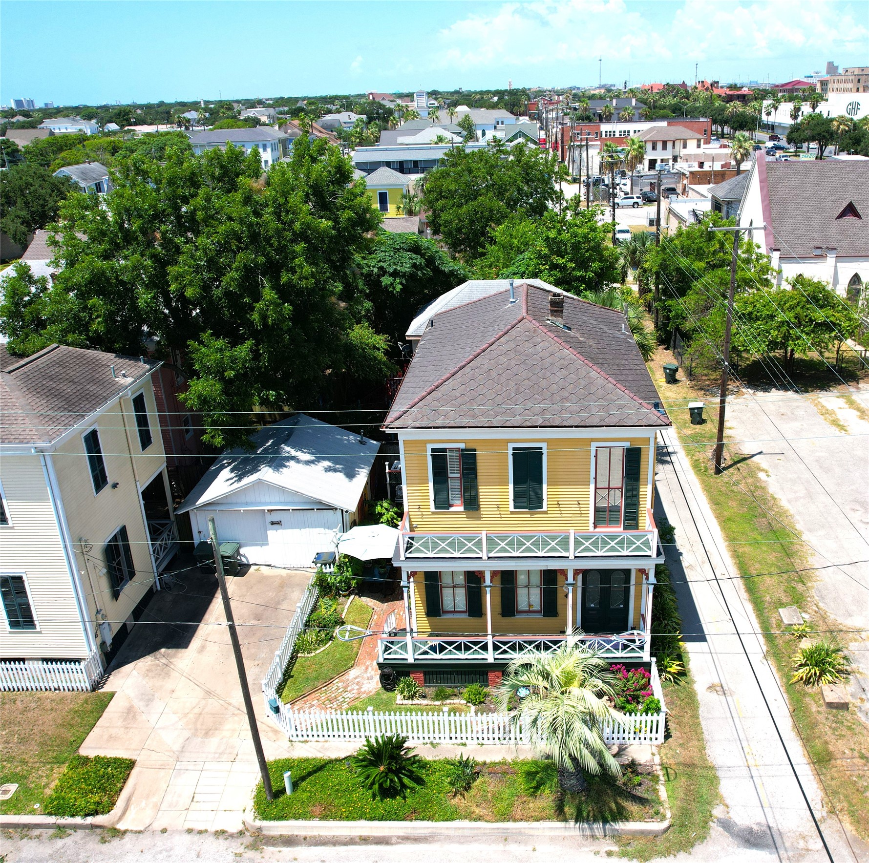 Listing photo 1