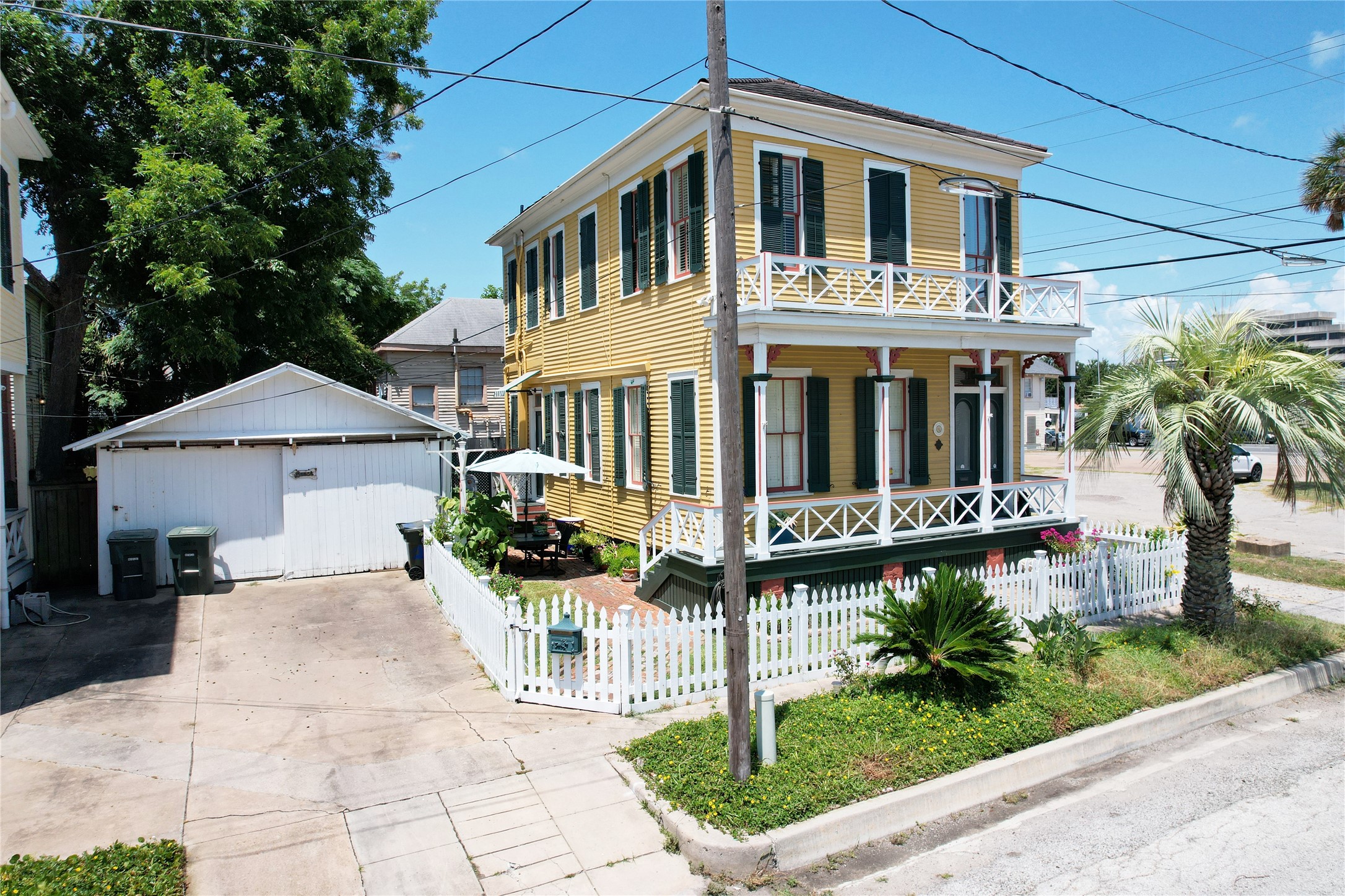 Listing photo 3