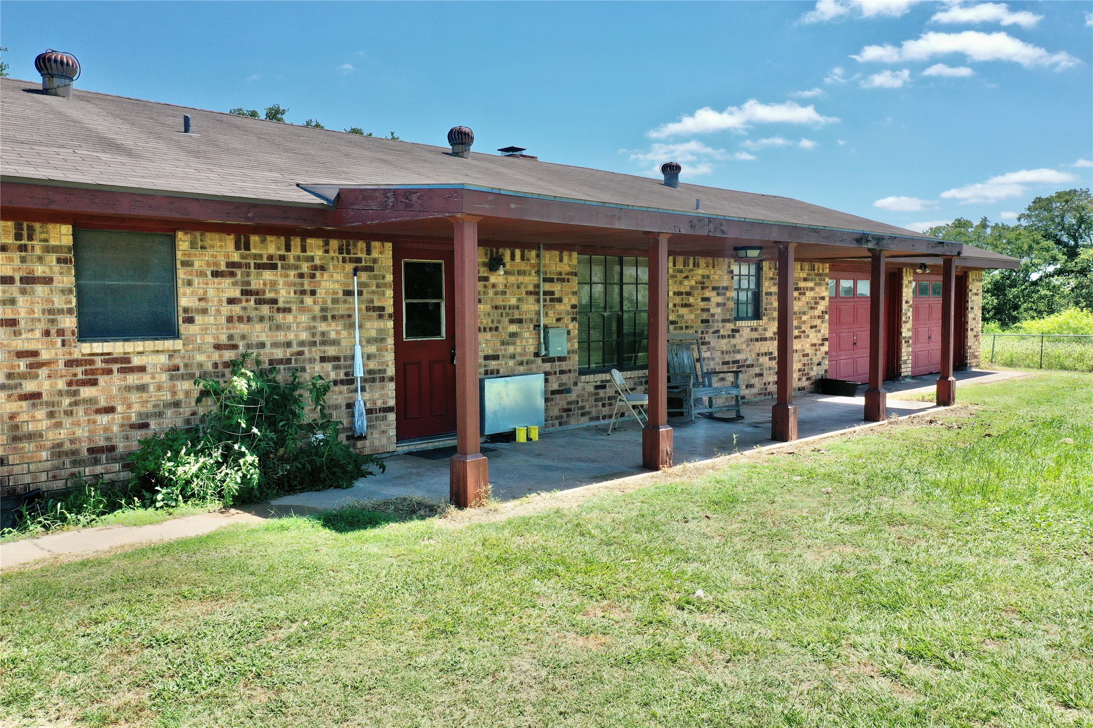 Listing photo 3