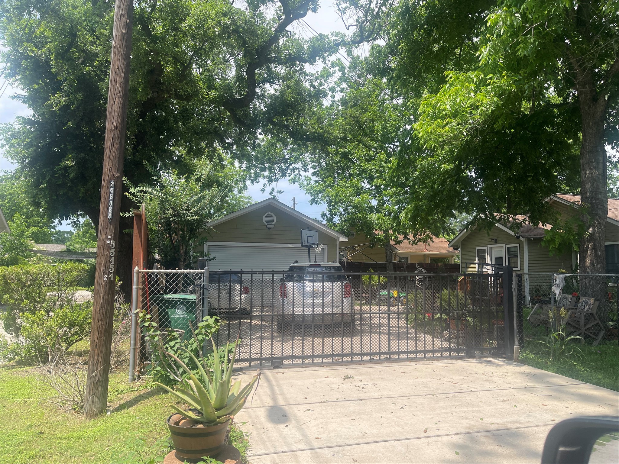 Listing photo 1