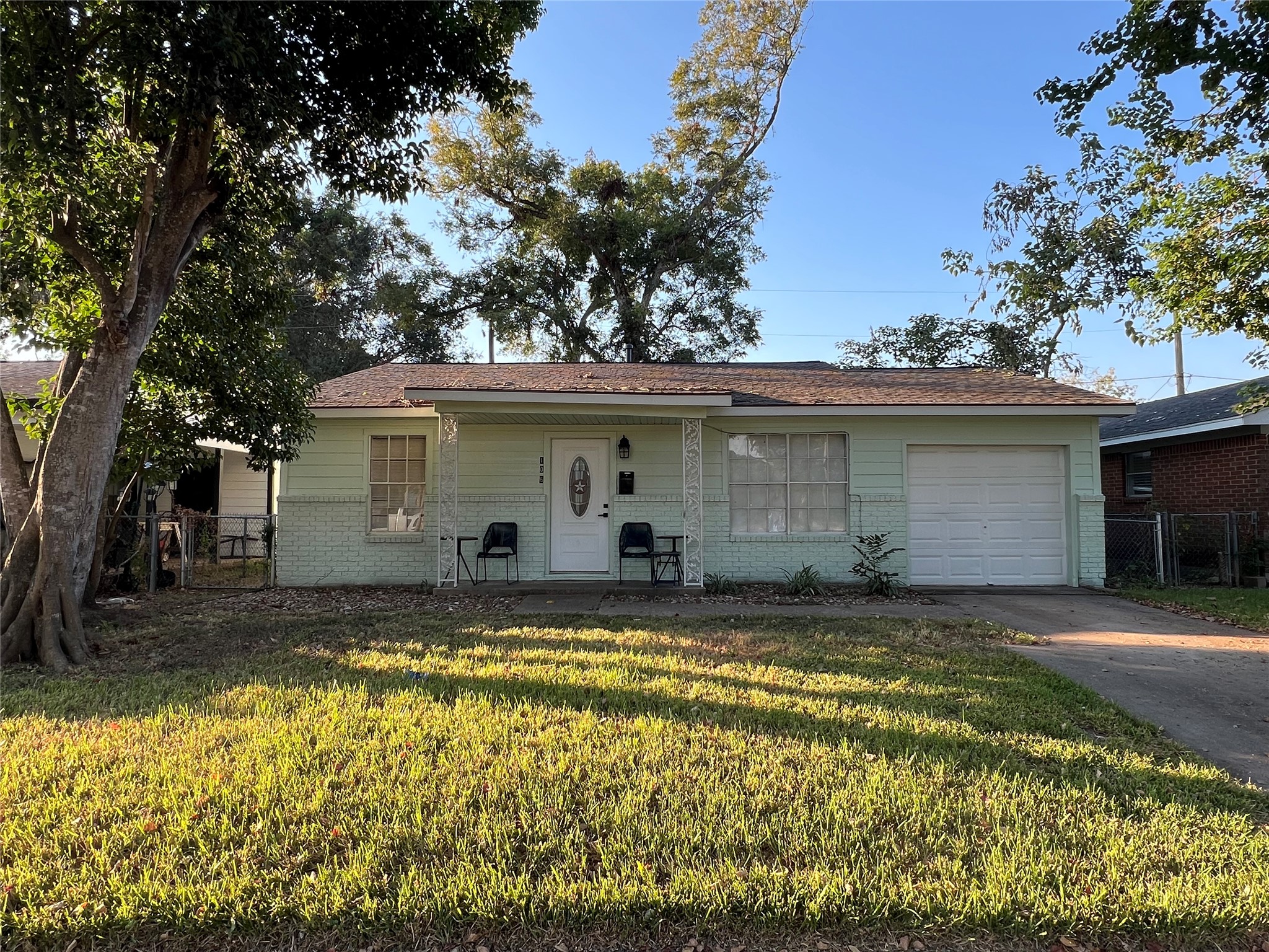 Listing photo 1