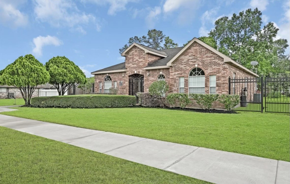 Listing photo 1