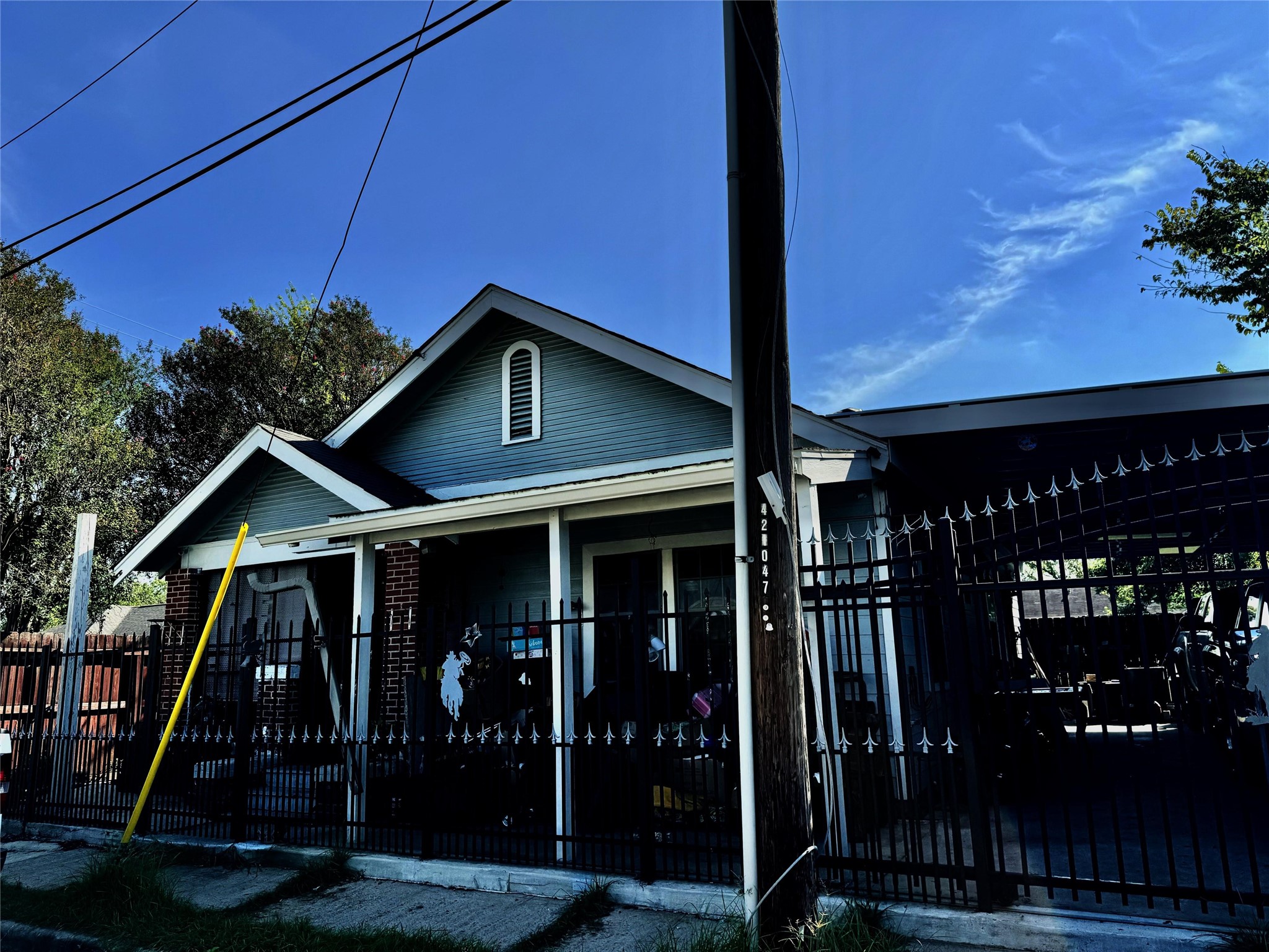 Listing photo 1