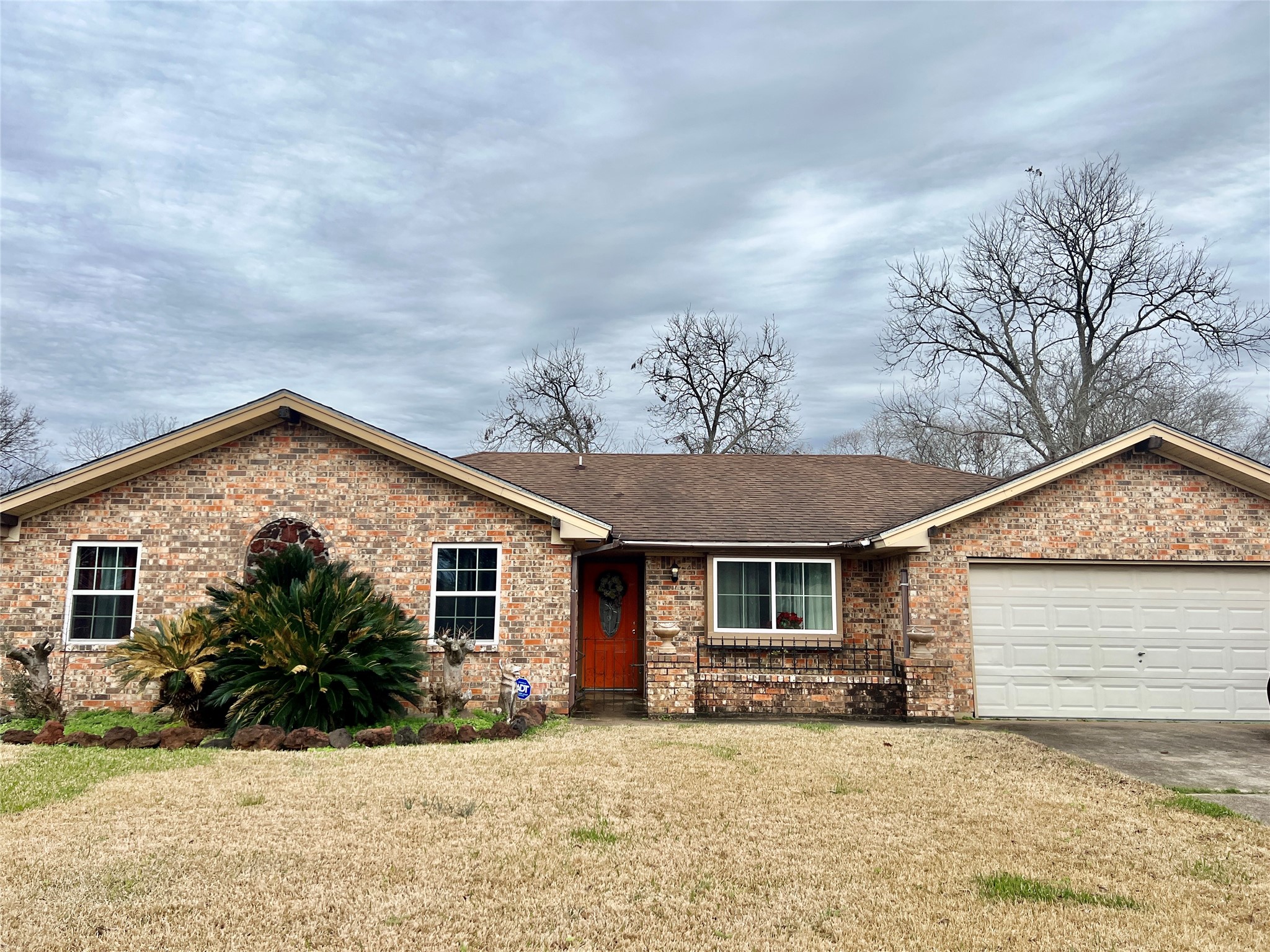 Listing photo 1