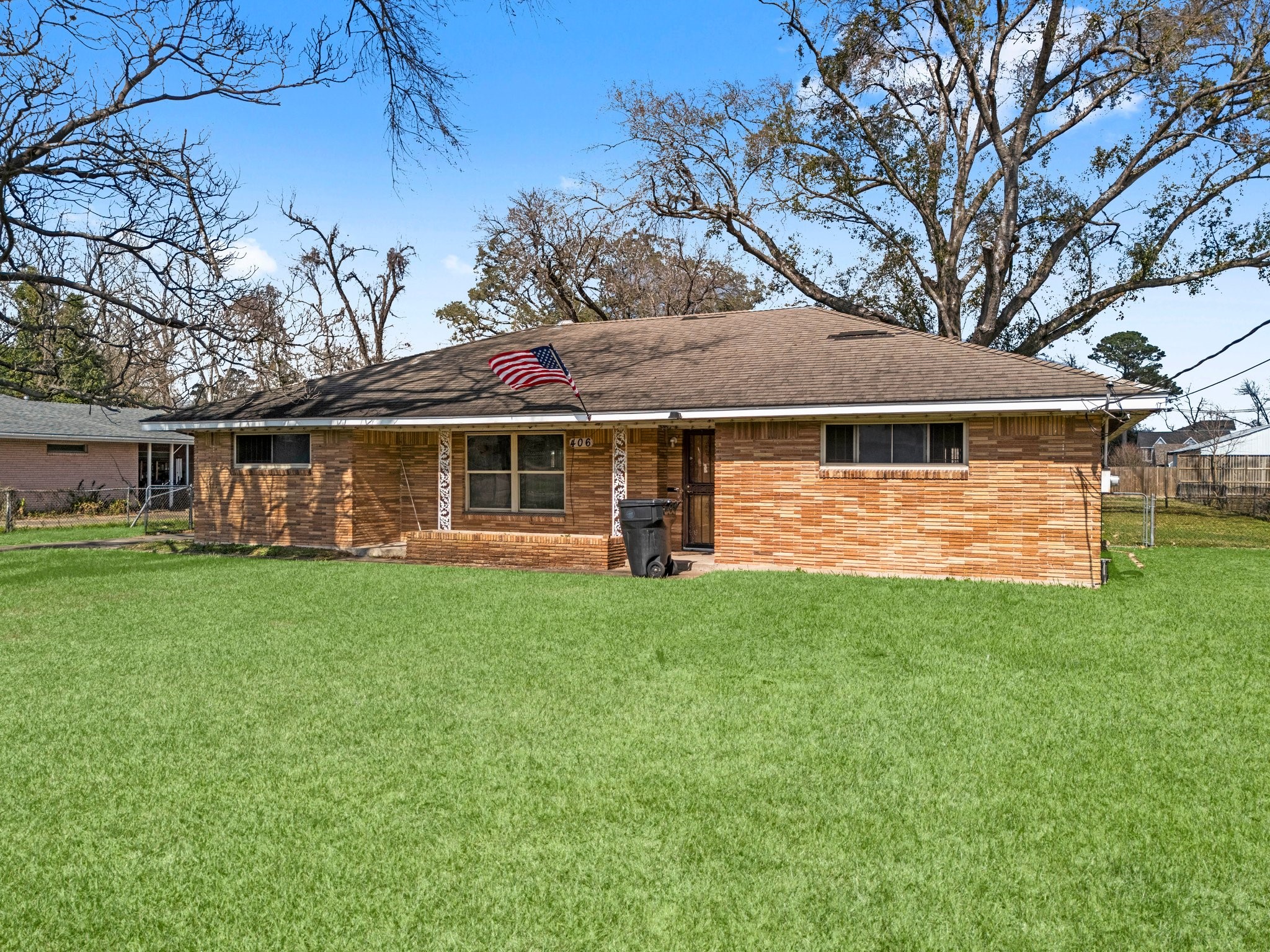 Listing photo 4