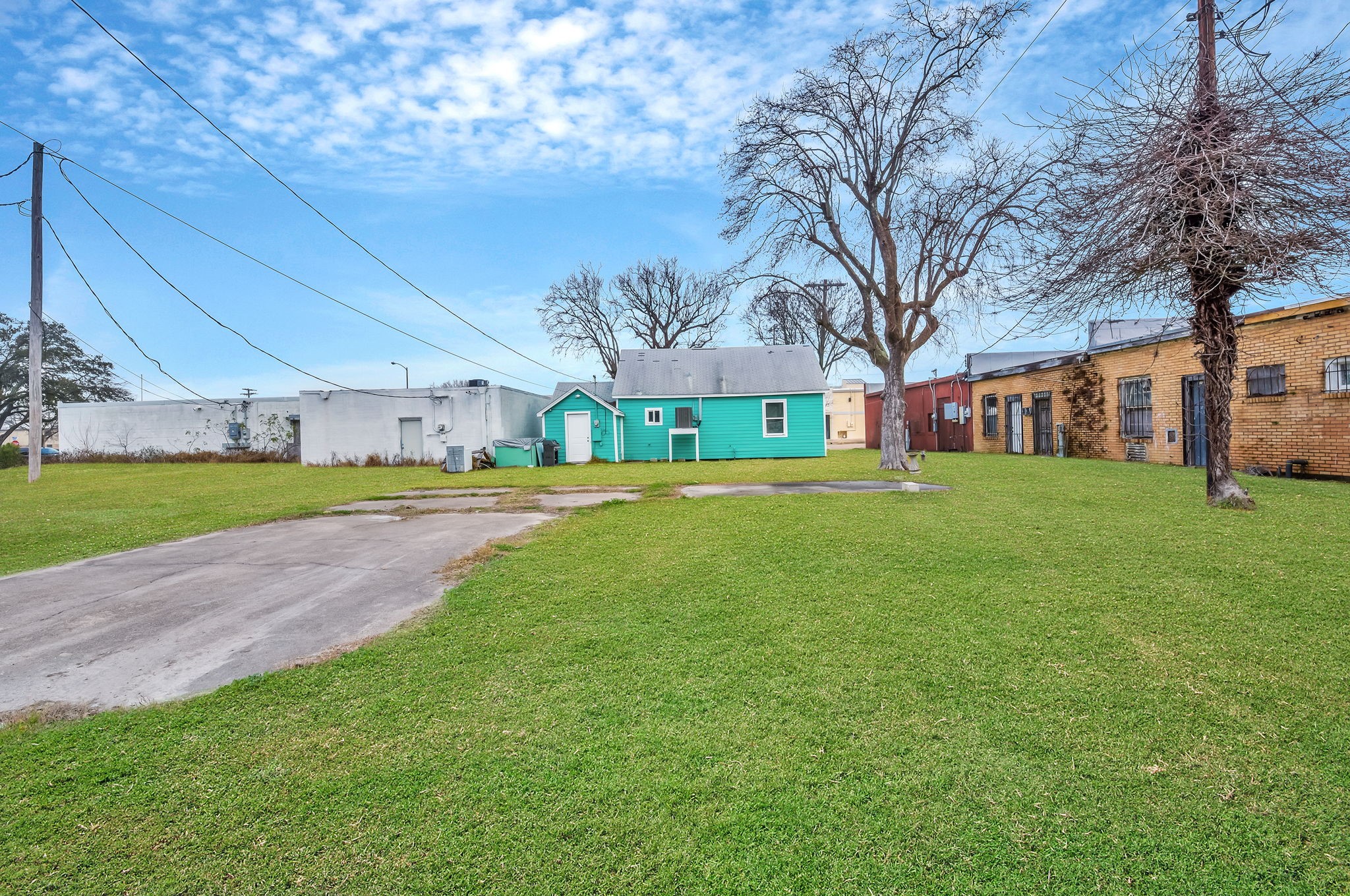 Listing photo 1