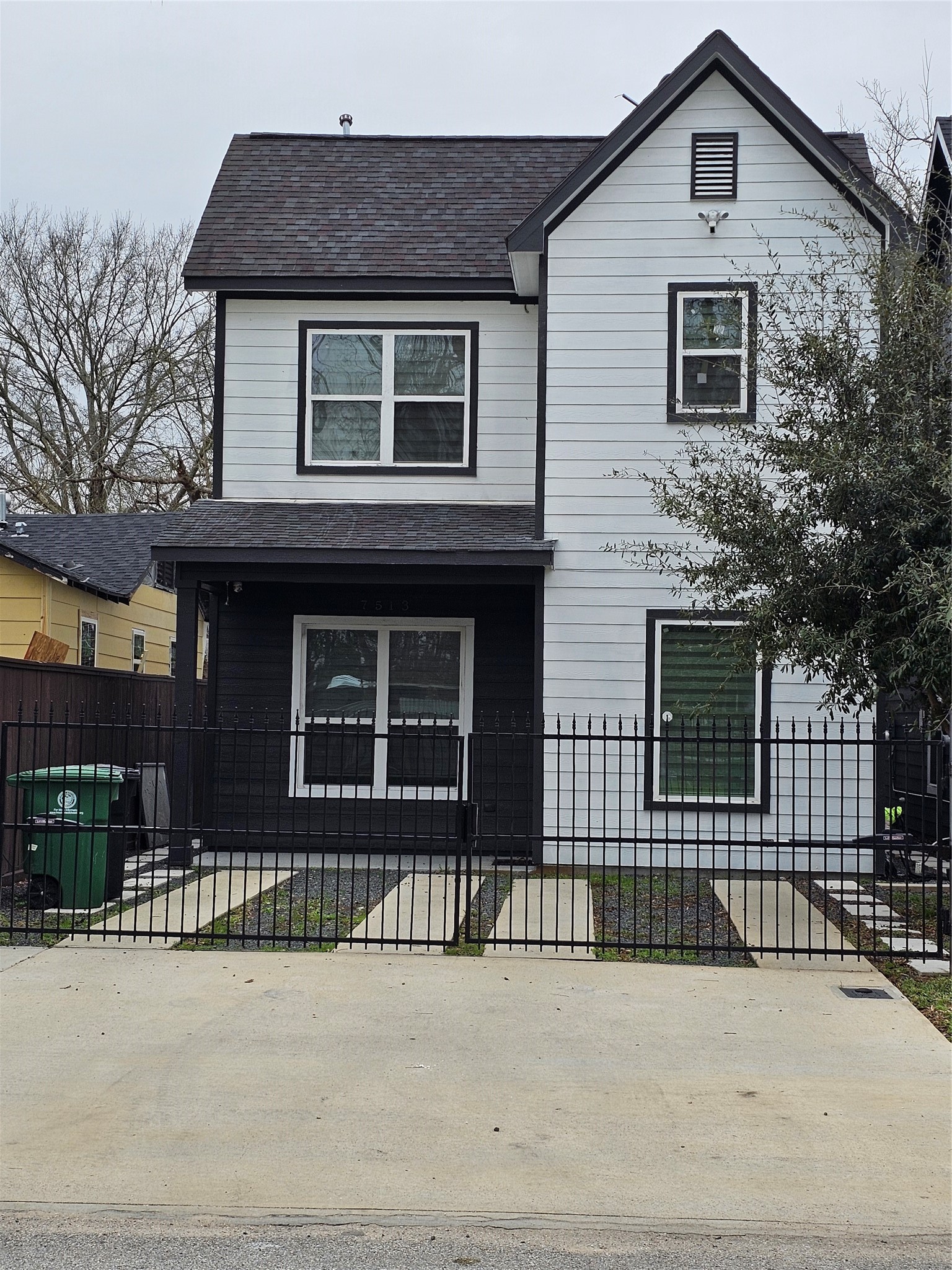 Listing photo 1