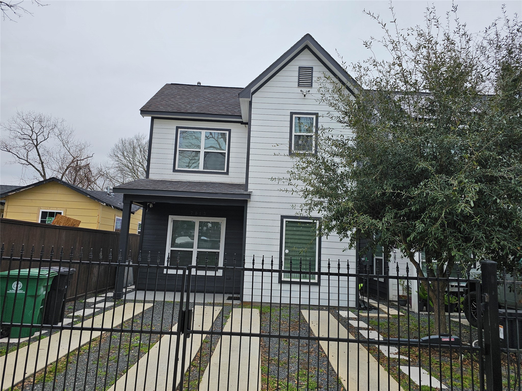 Listing photo 1