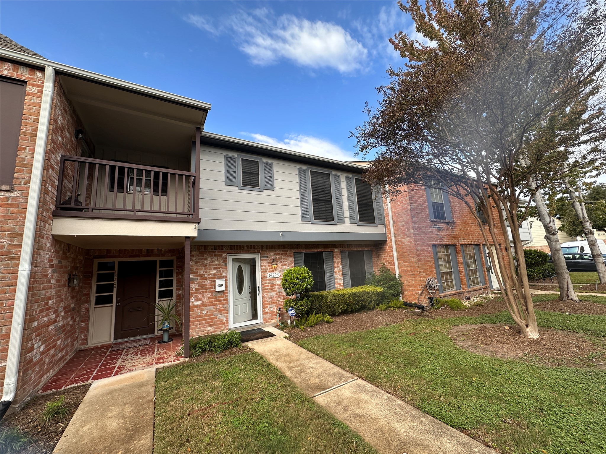 Listing photo 2