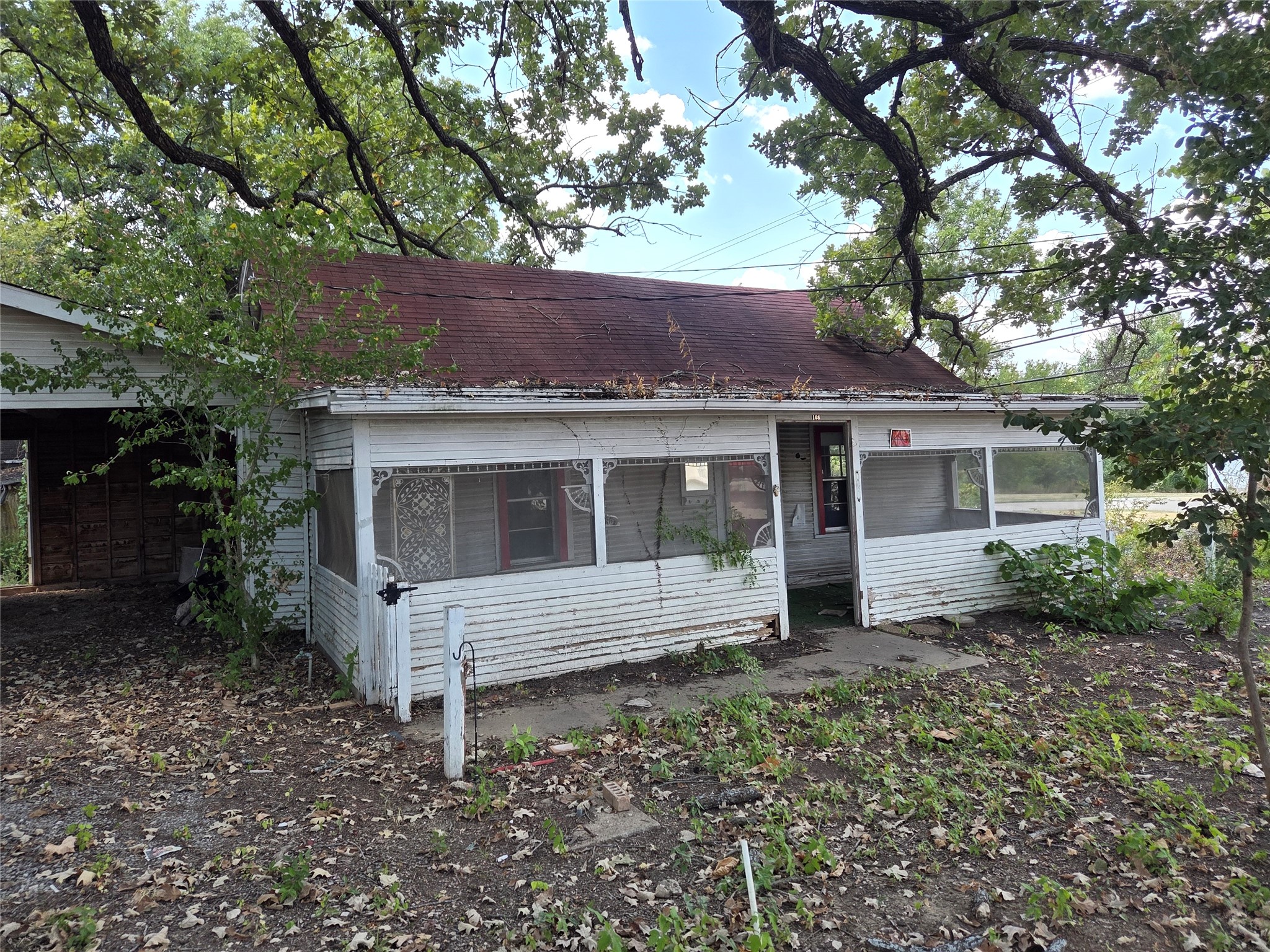 Listing photo 2