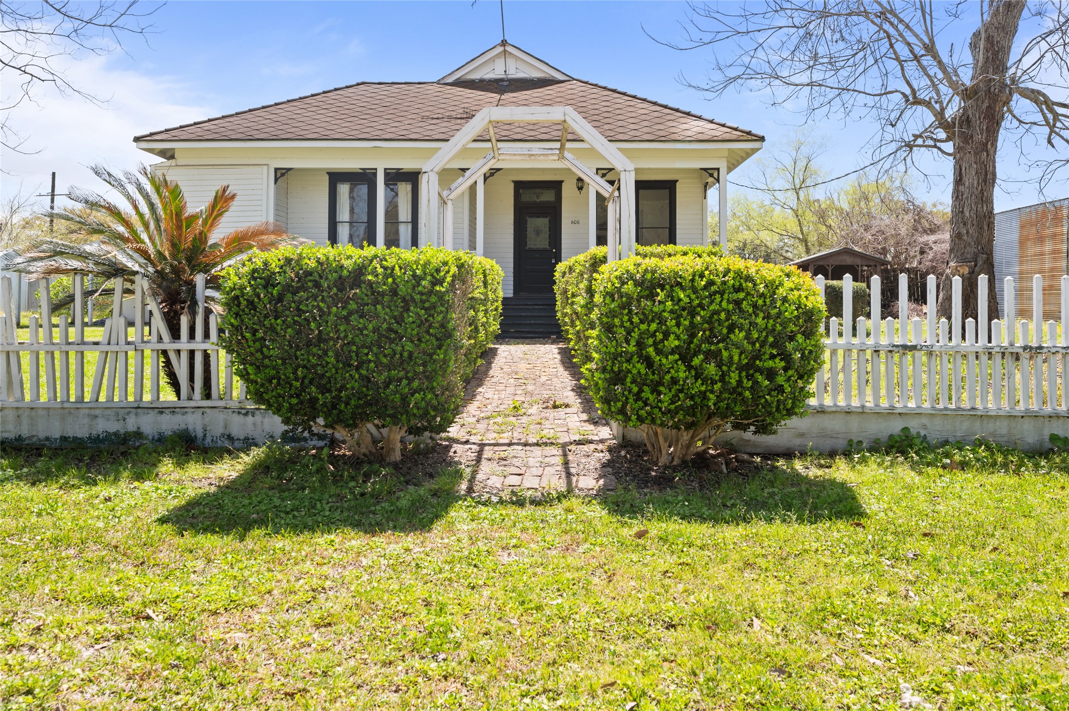 Listing photo 1