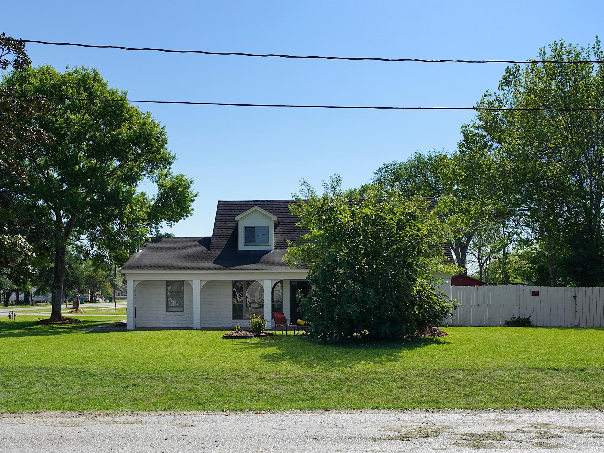 Listing photo 2
