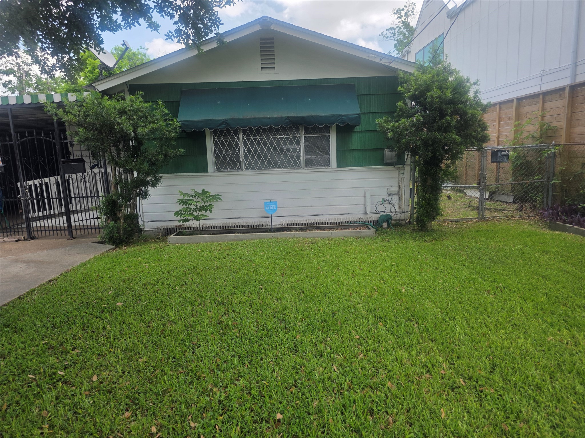 Listing photo 1