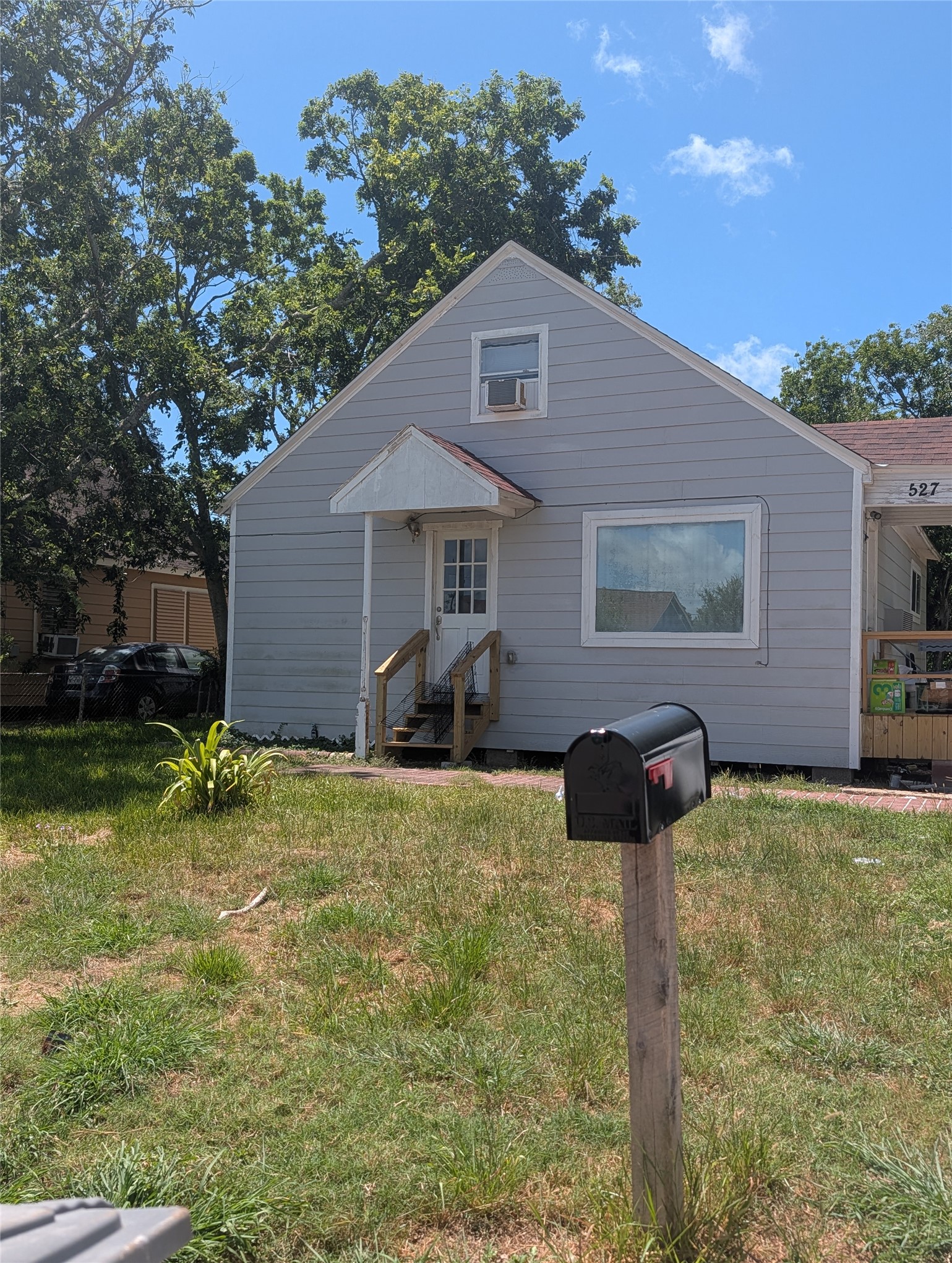 Listing photo 1