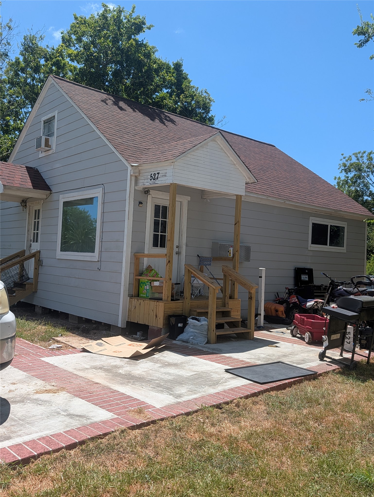 Listing photo 1