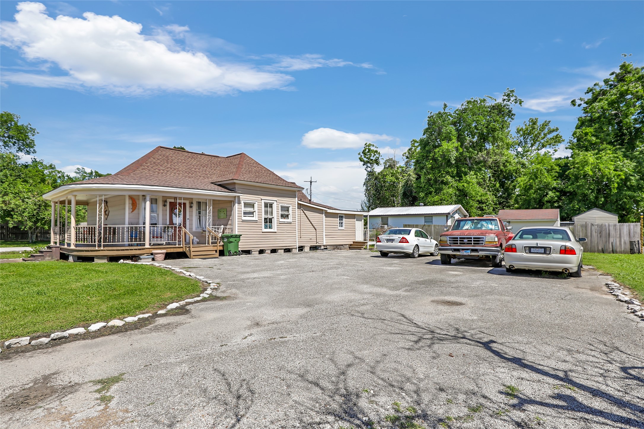 Listing photo 1