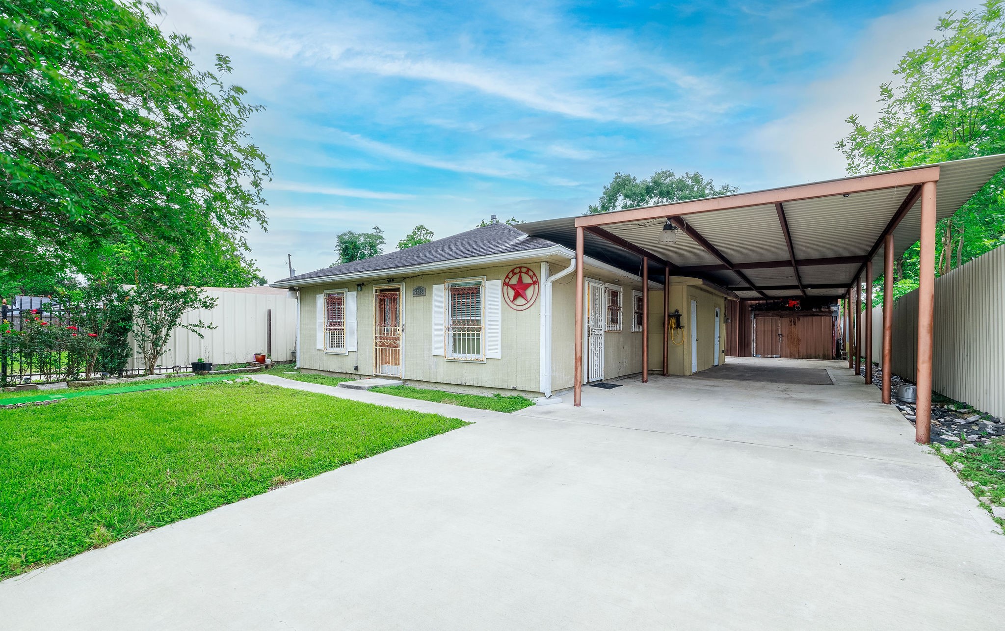 Listing photo 1