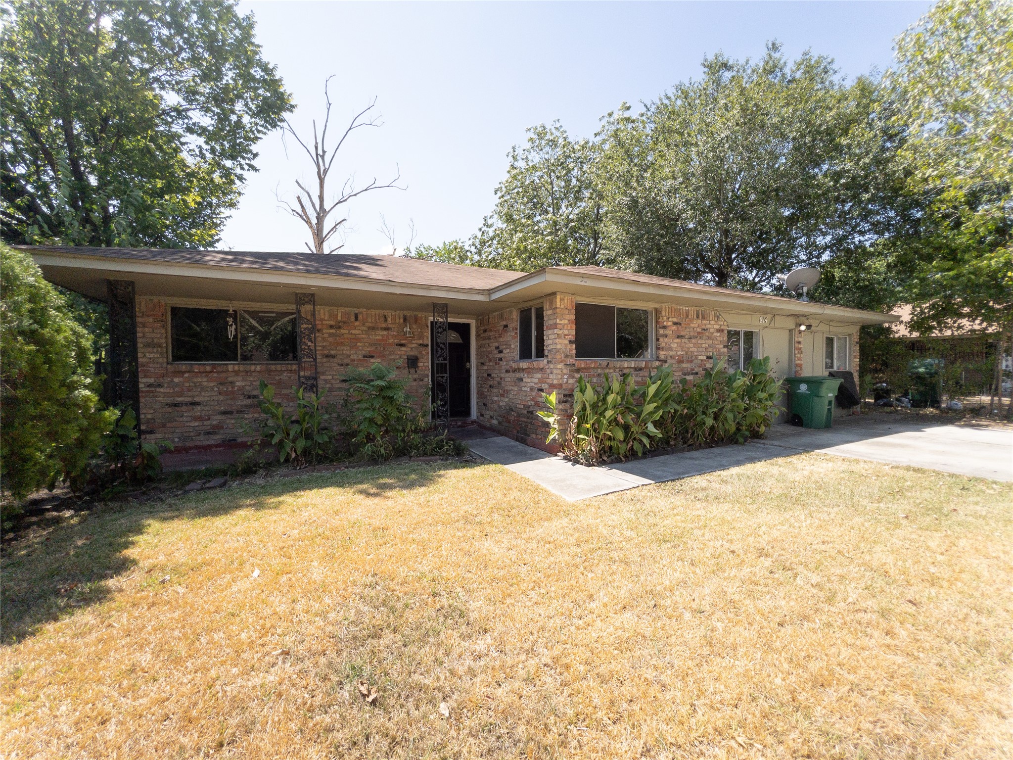 Listing photo 1