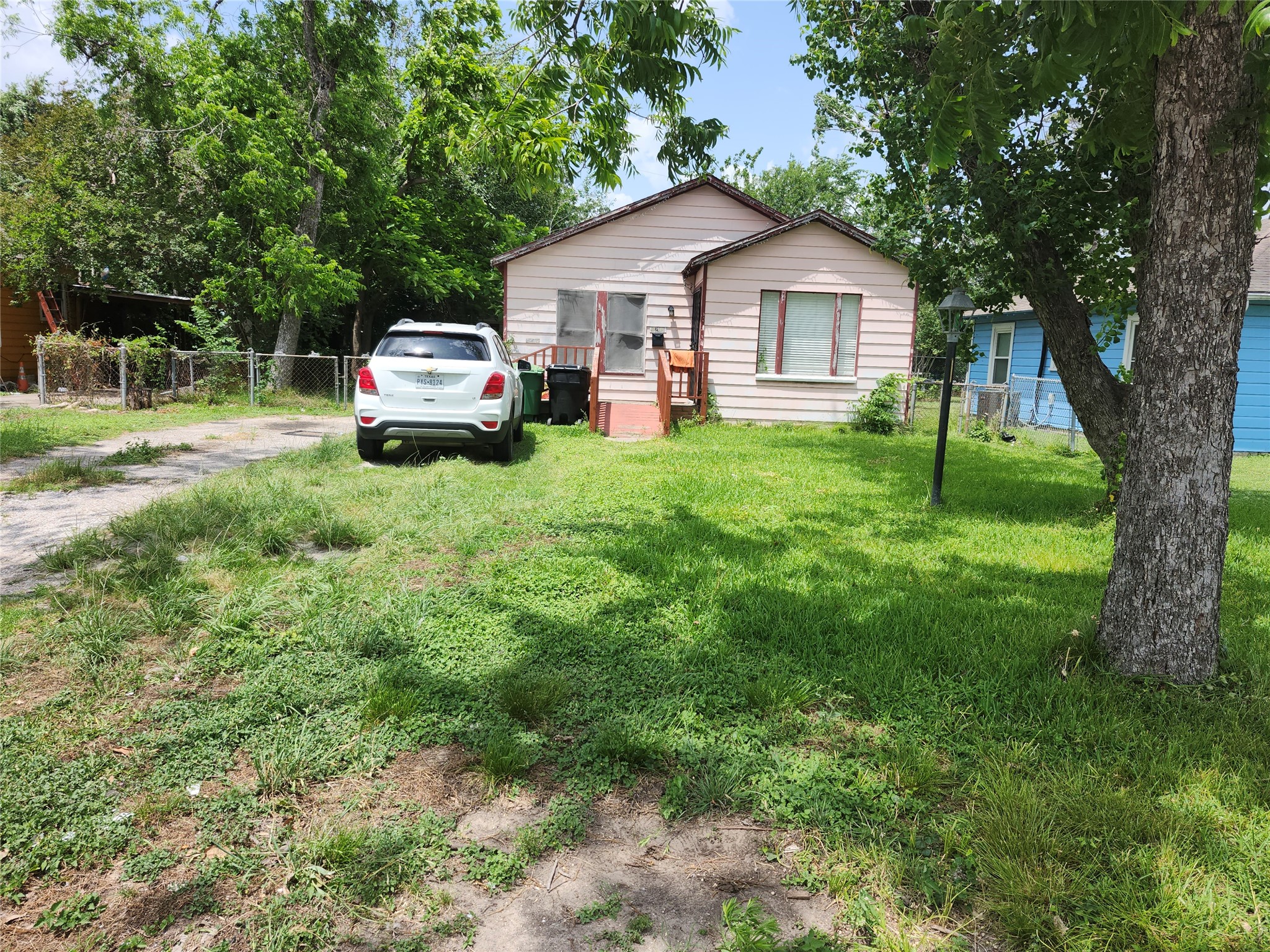 Listing photo 2
