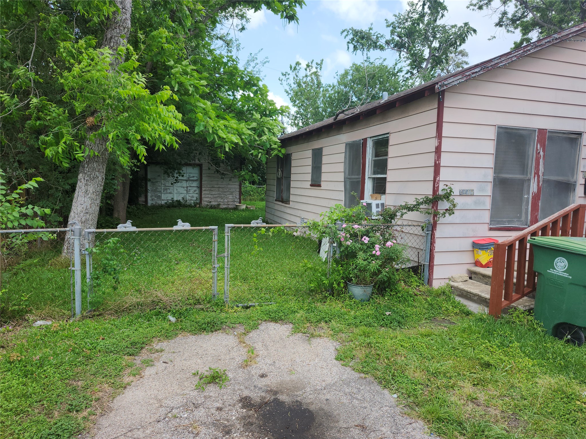 Listing photo 3