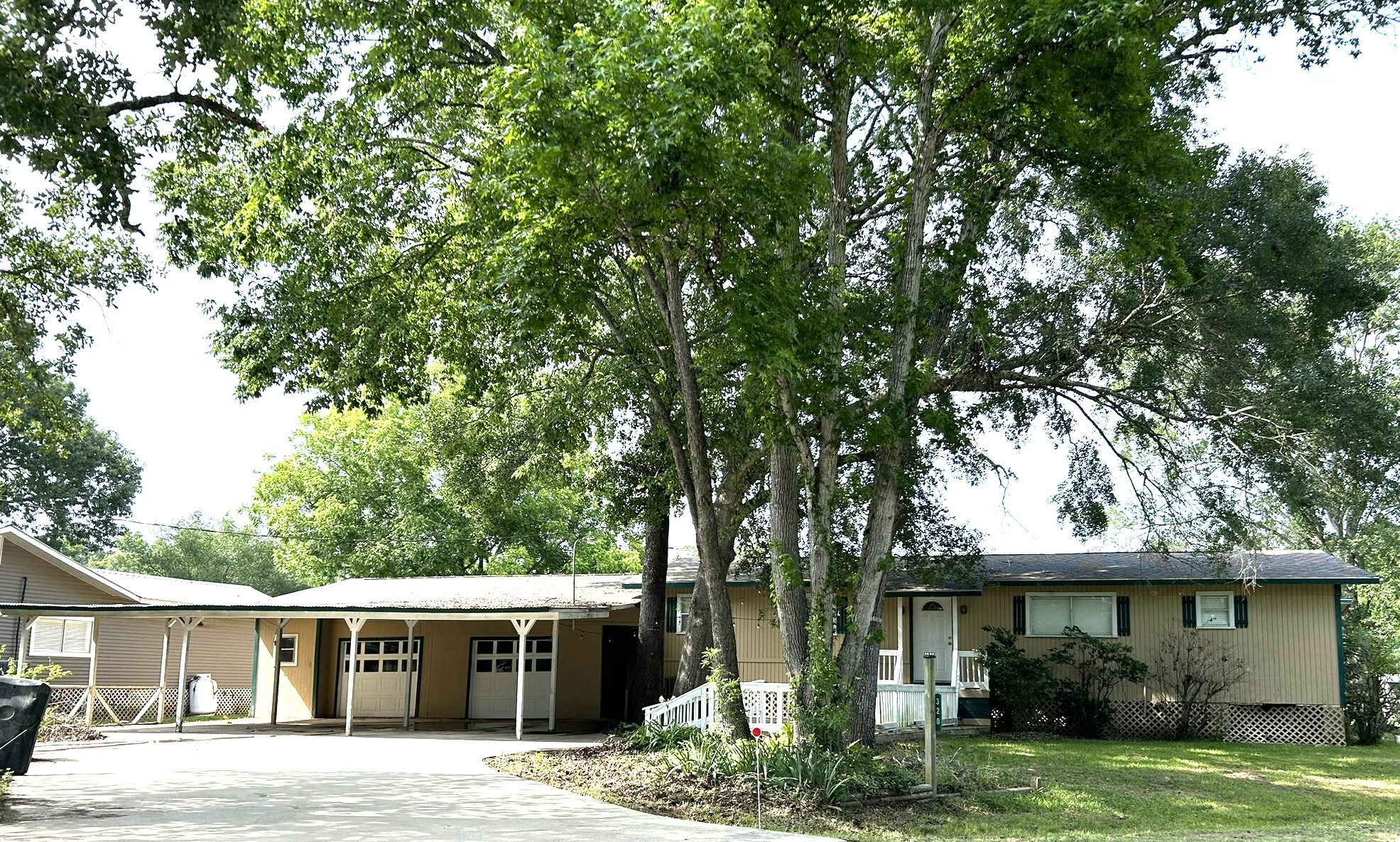 Listing photo 3