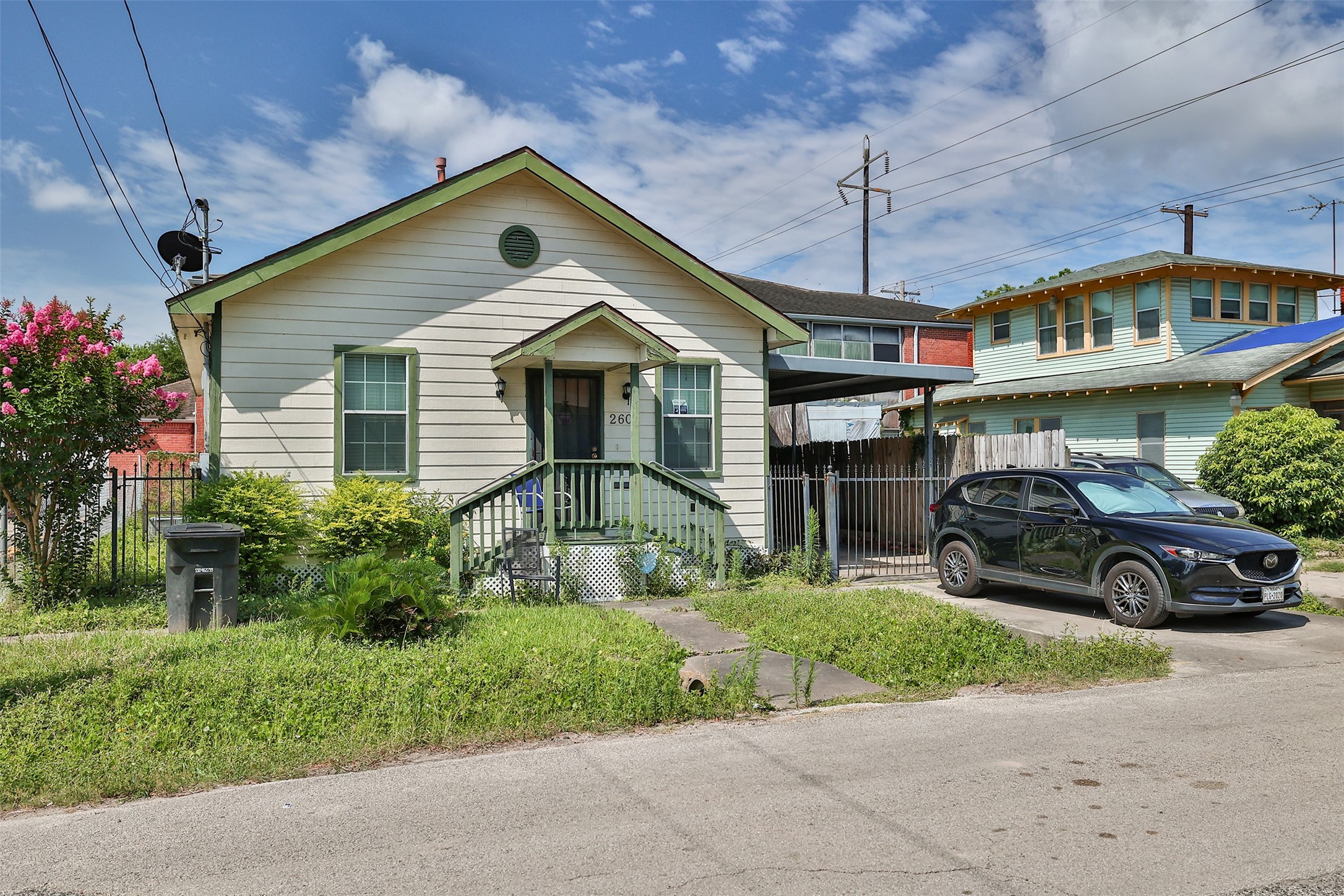 Listing photo 2