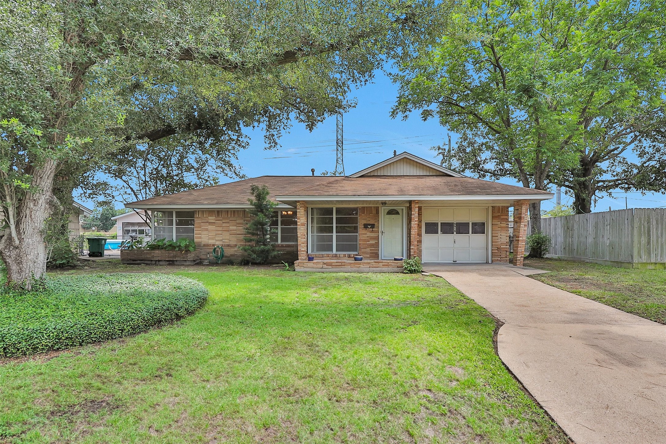 Listing photo 3