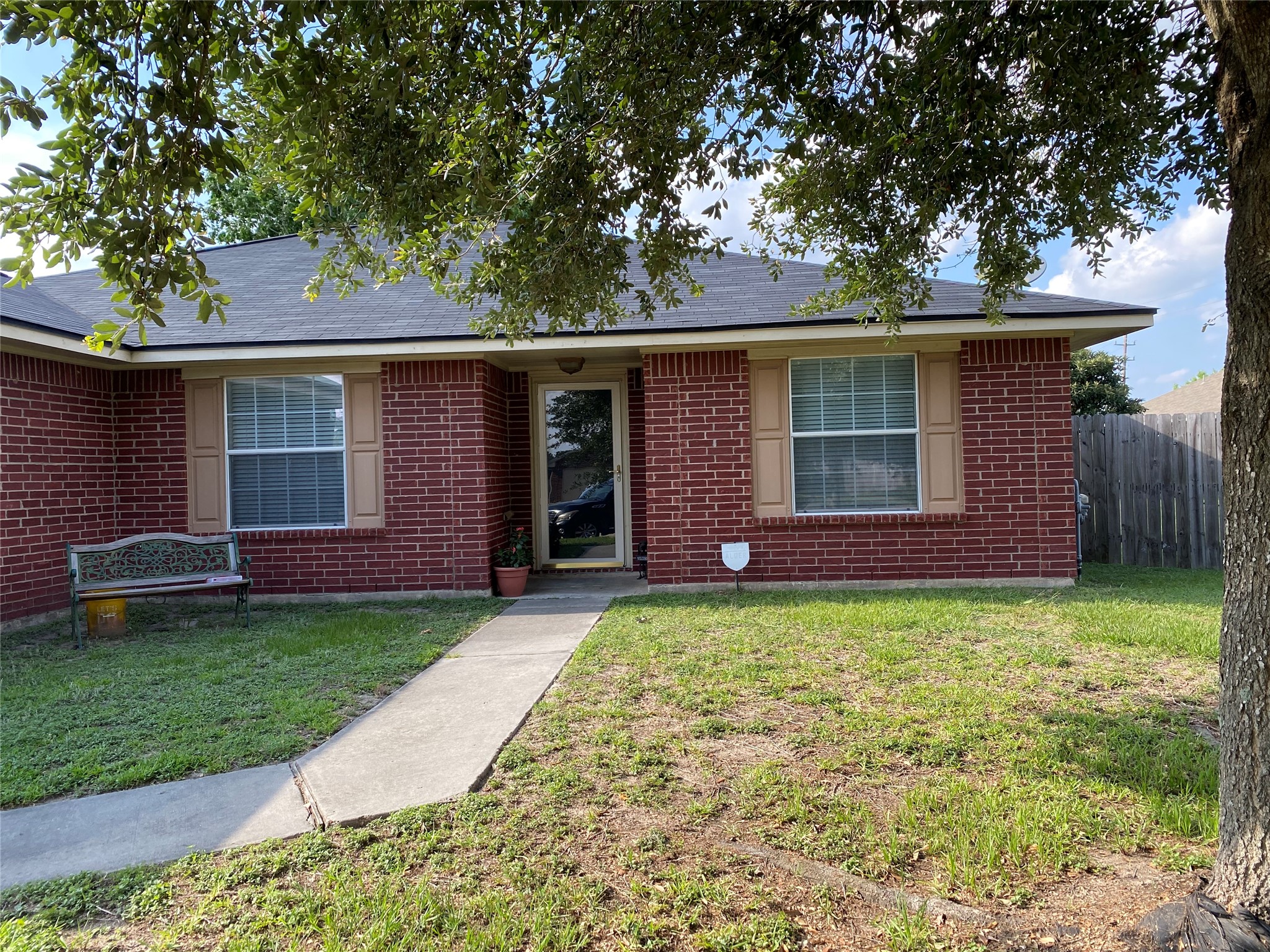 Listing photo 1