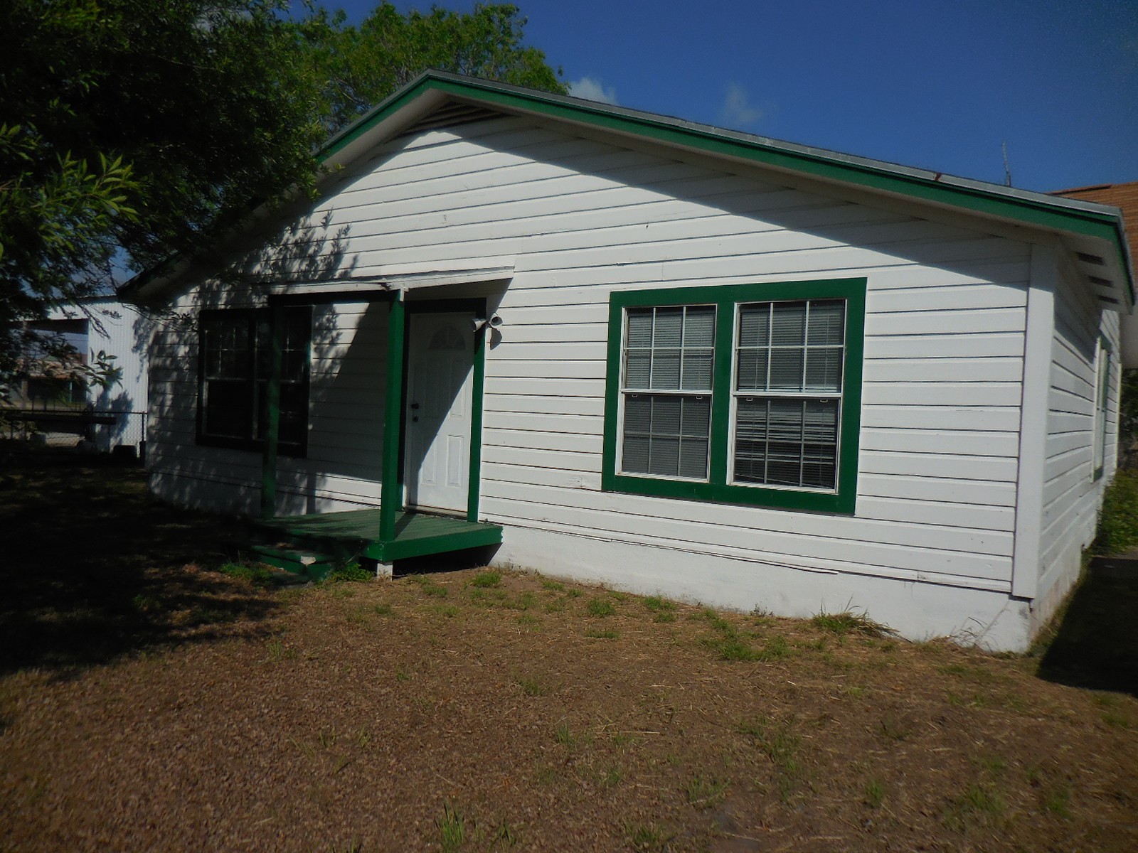 Listing photo 2