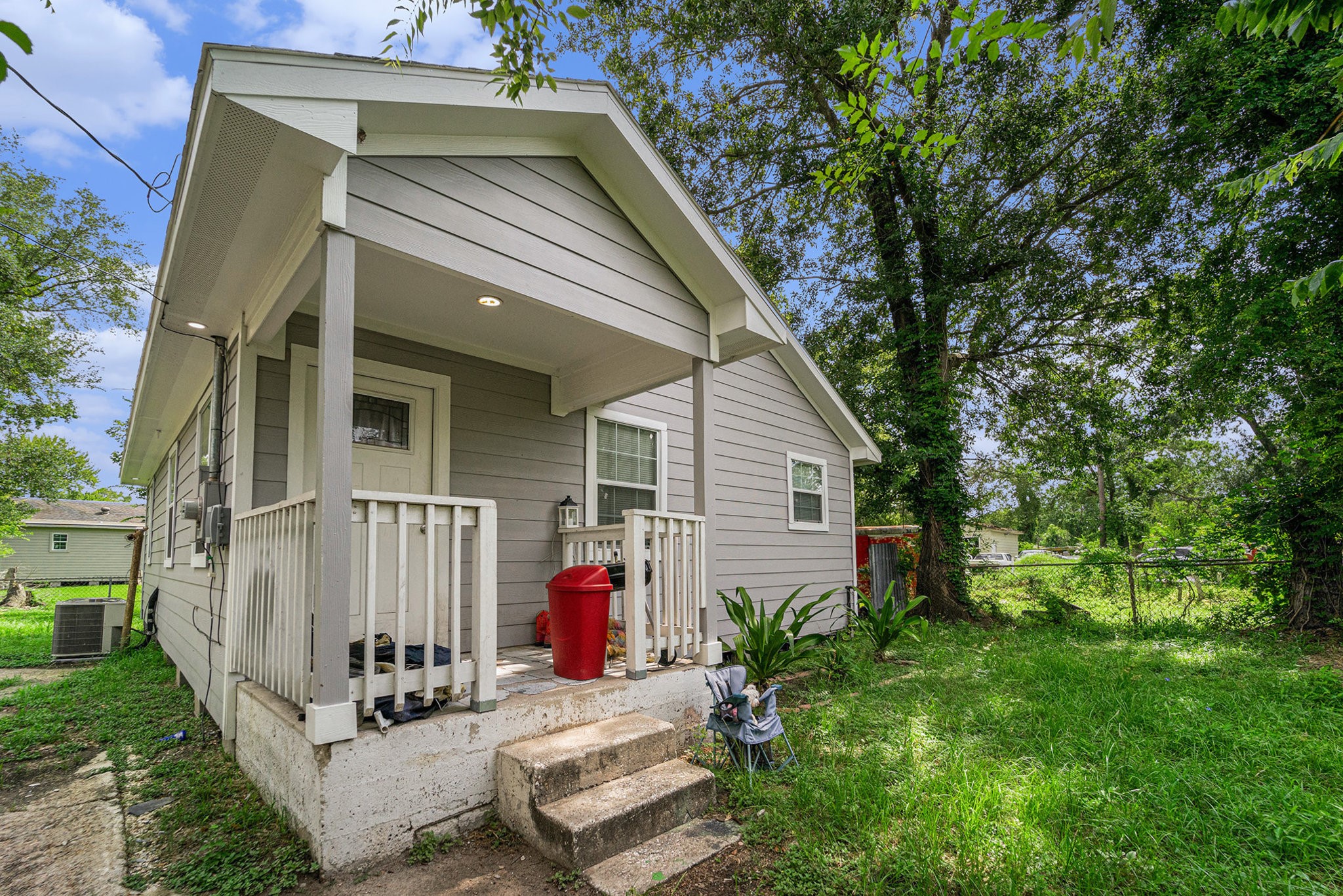 Listing photo 2