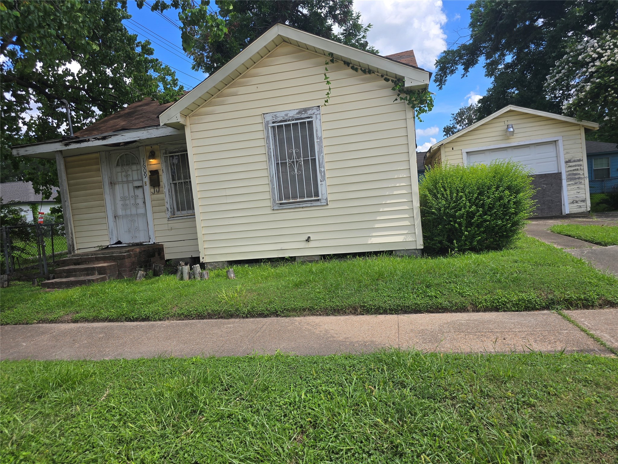 Listing photo 1