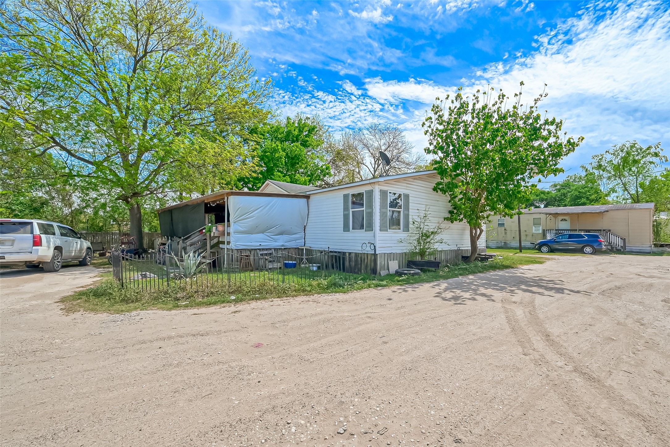 Listing photo 4