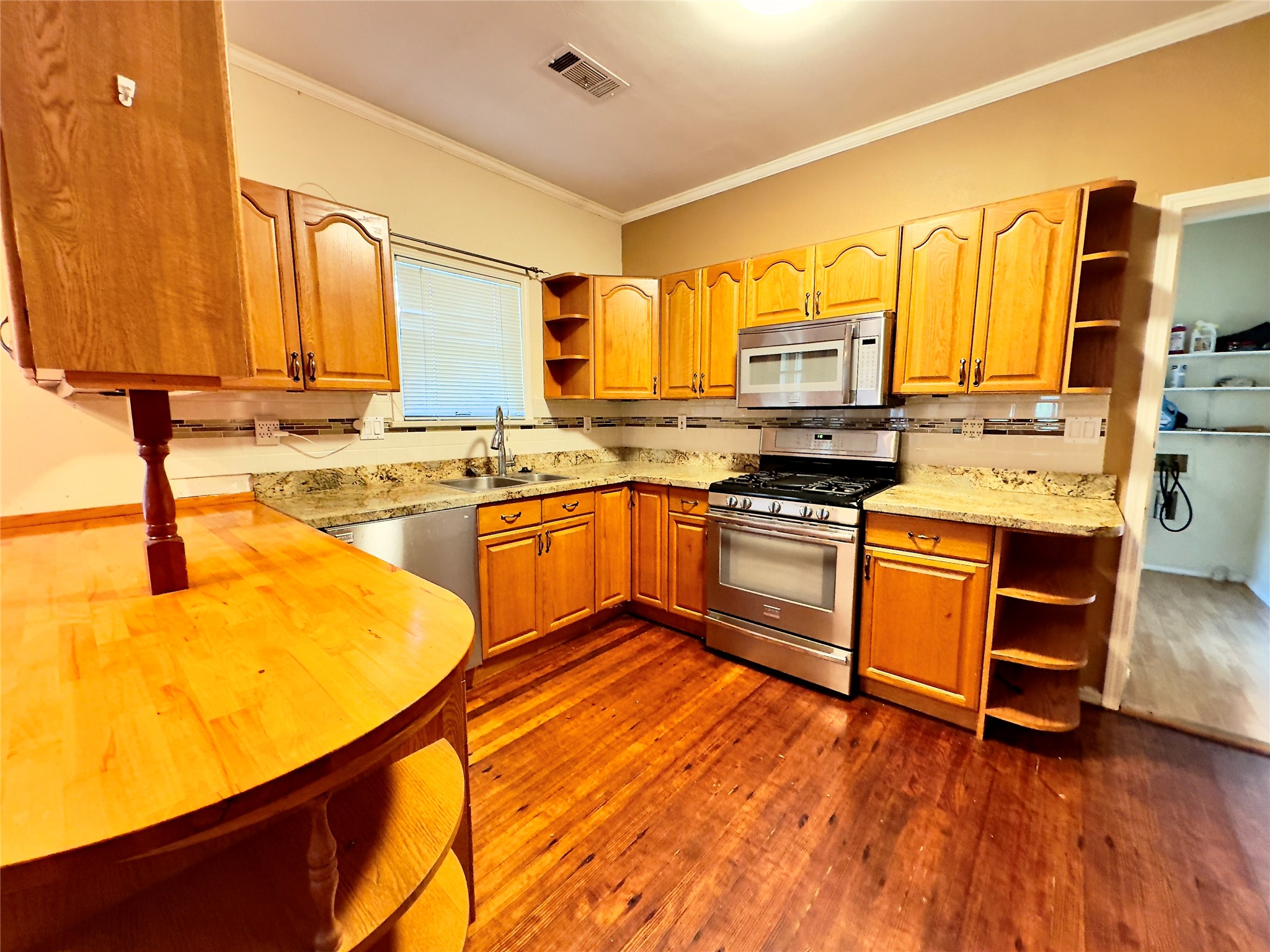 Listing photo 5