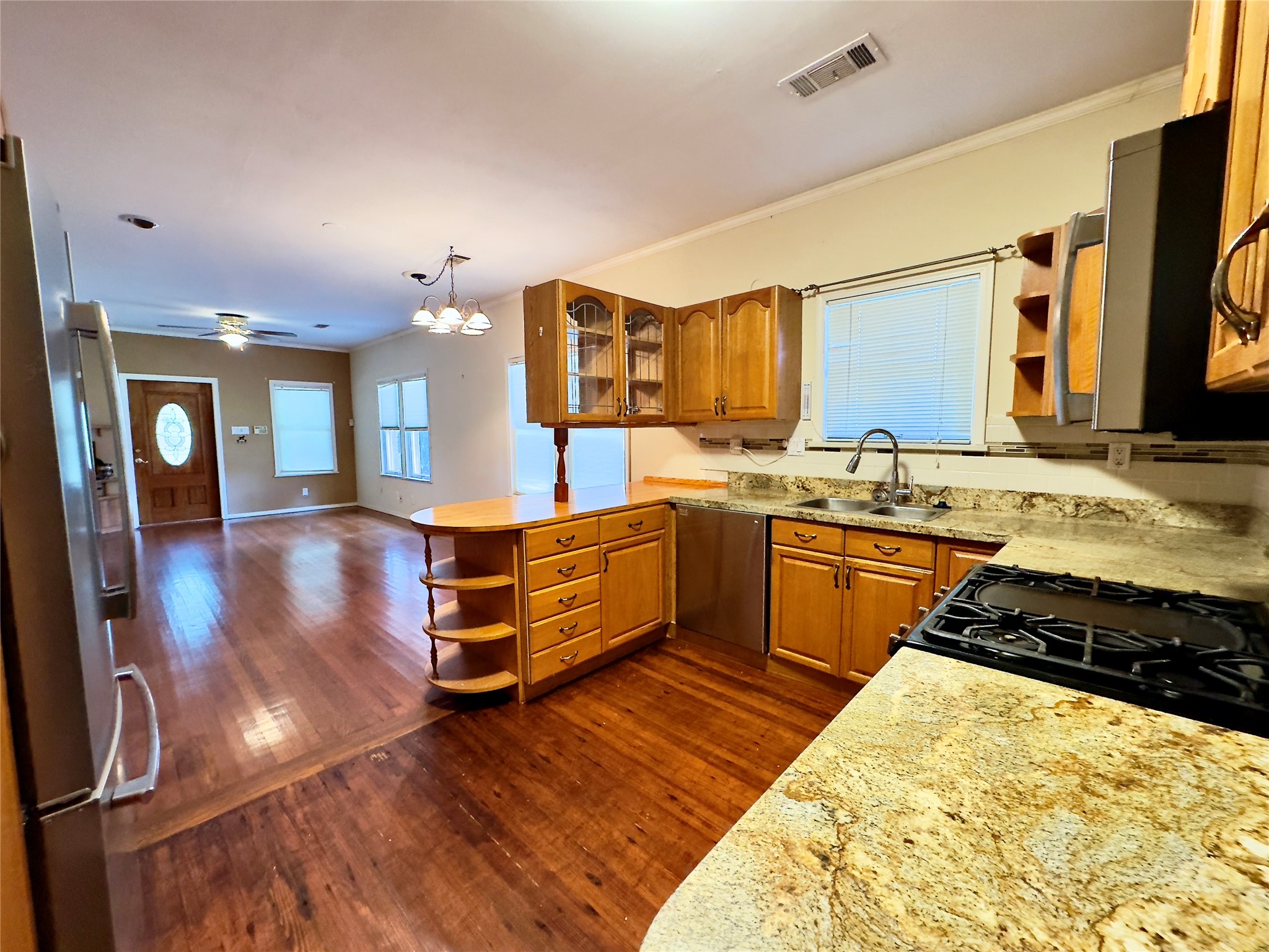 Listing photo 1