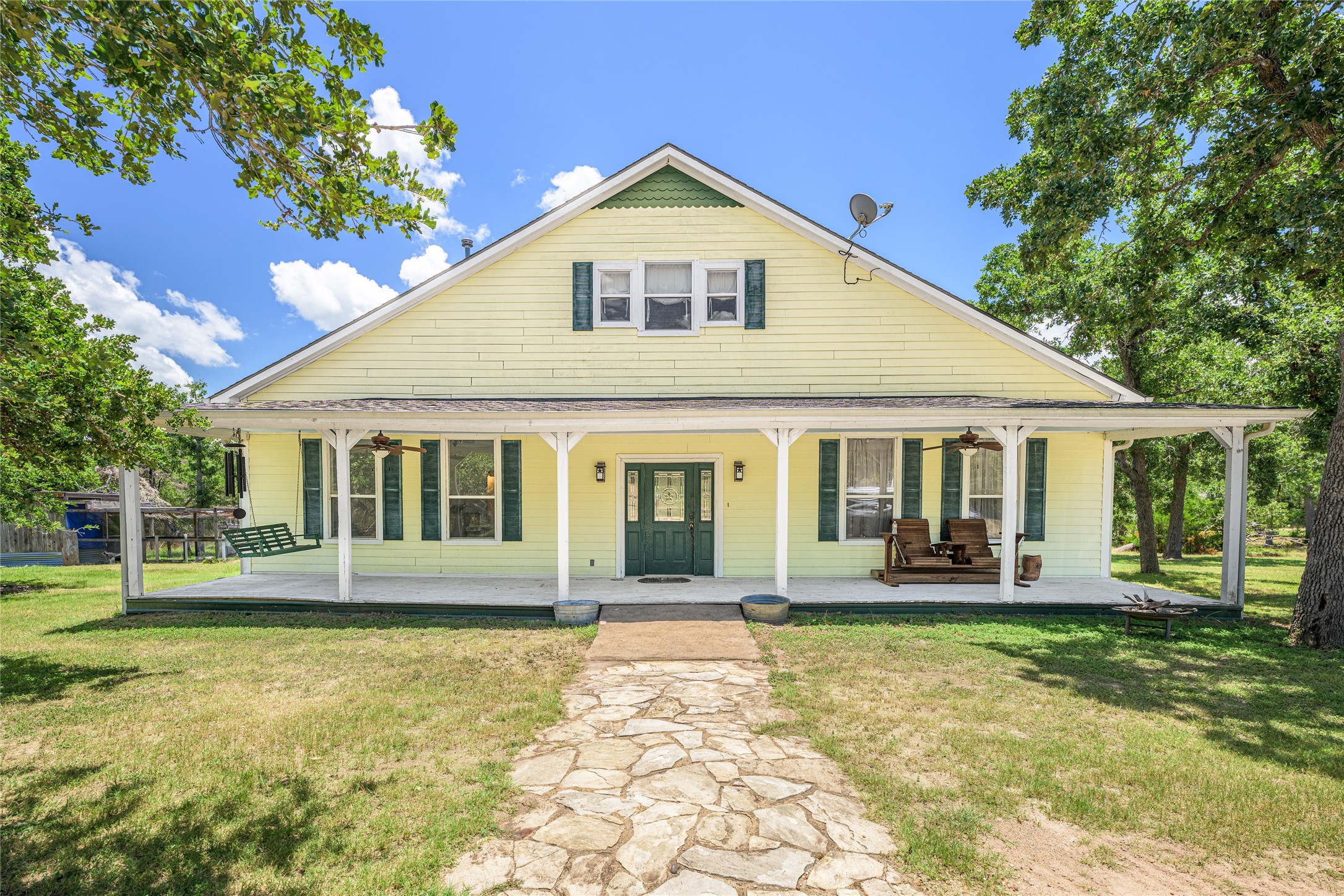 Listing photo 2