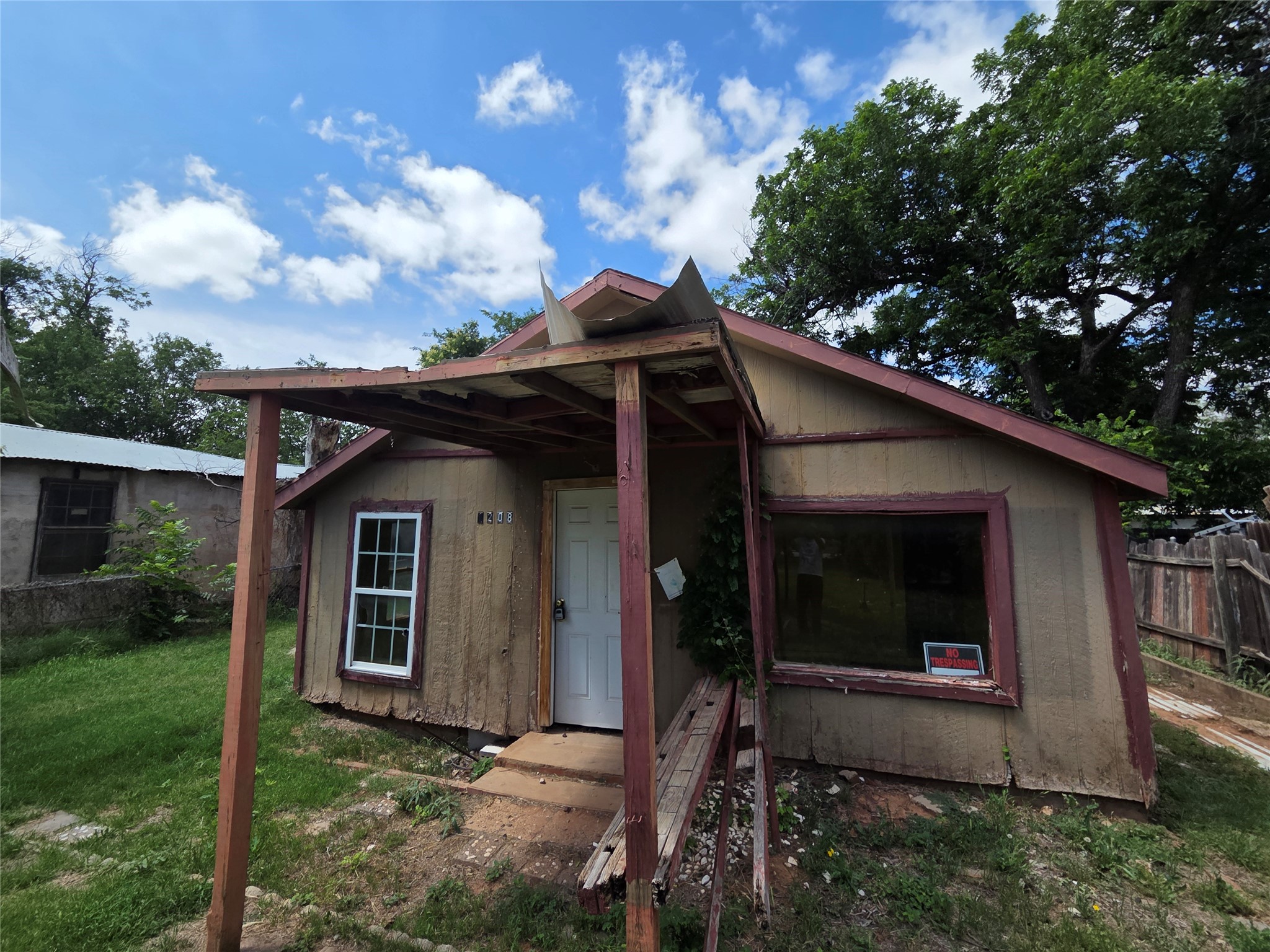 Listing photo 2