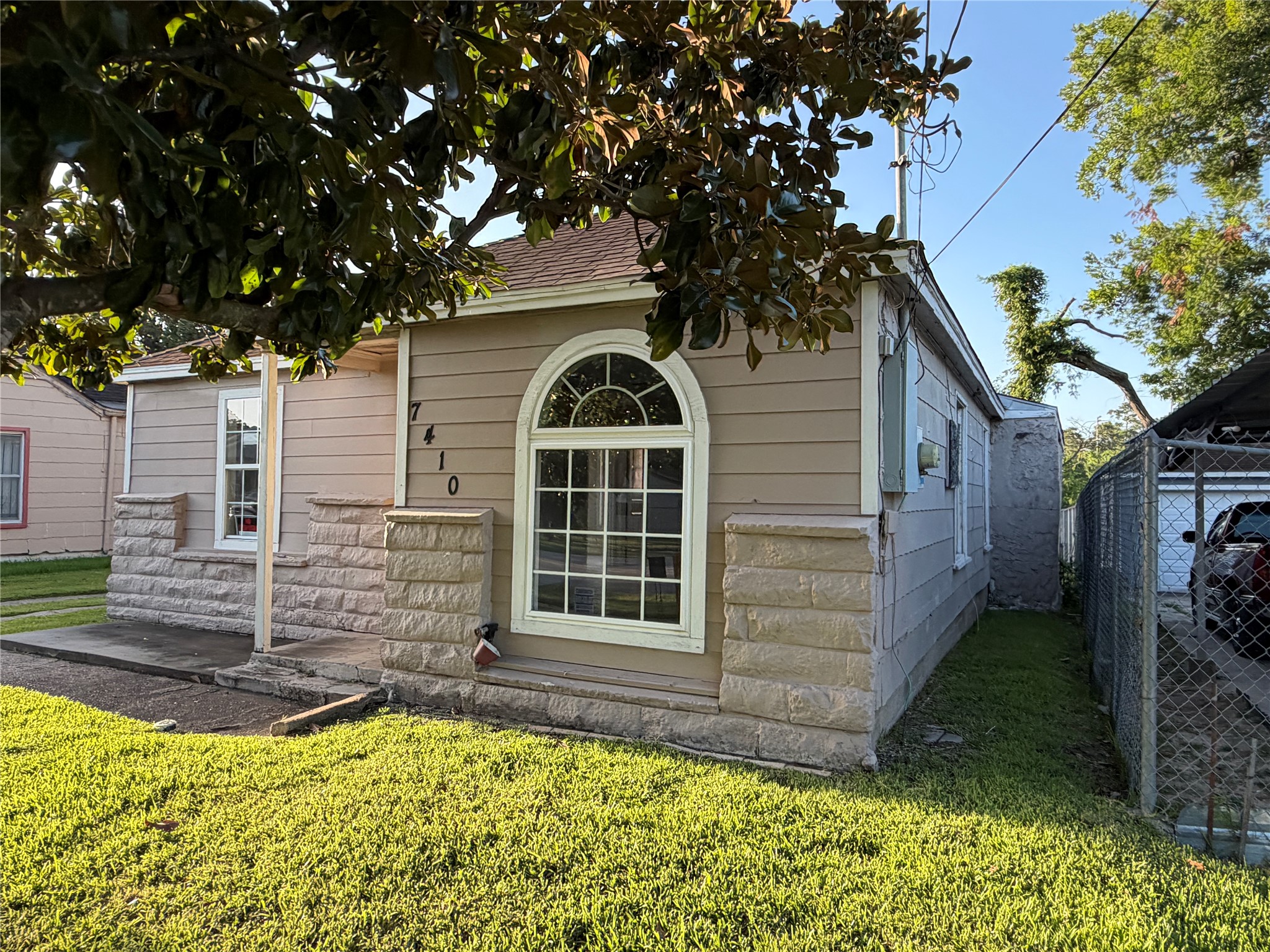 Listing photo 1