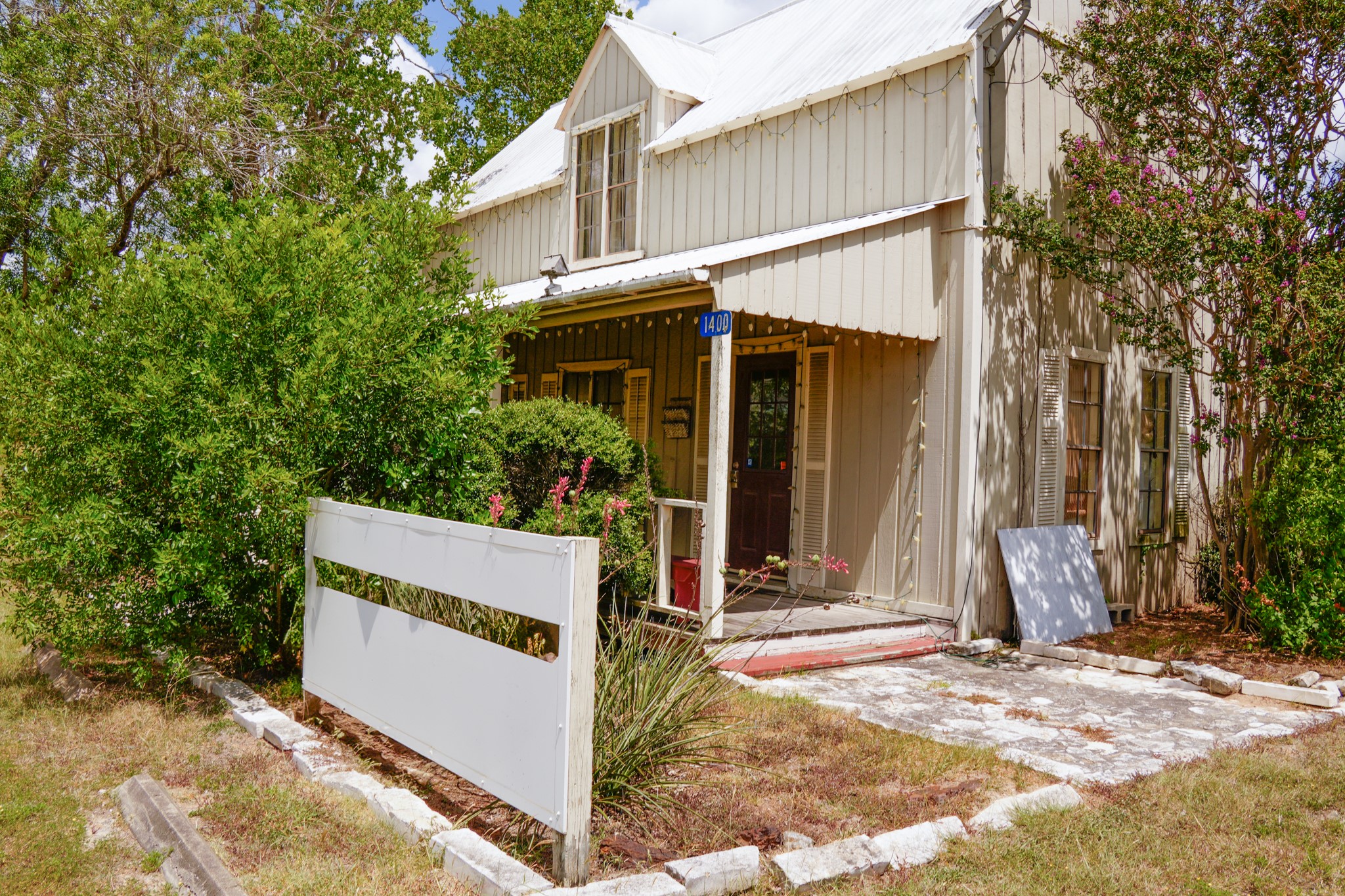 Listing photo 2