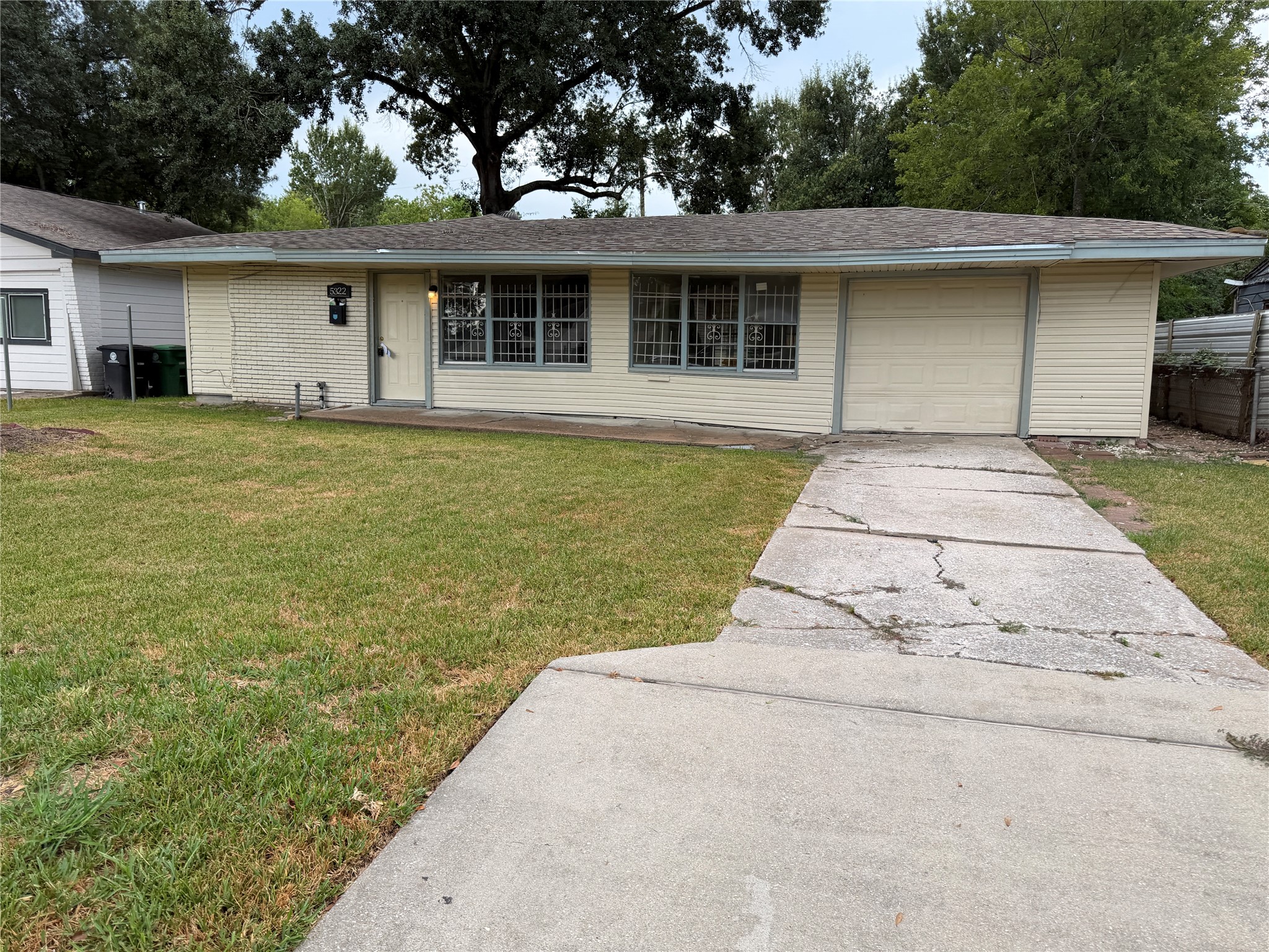 Listing photo 1