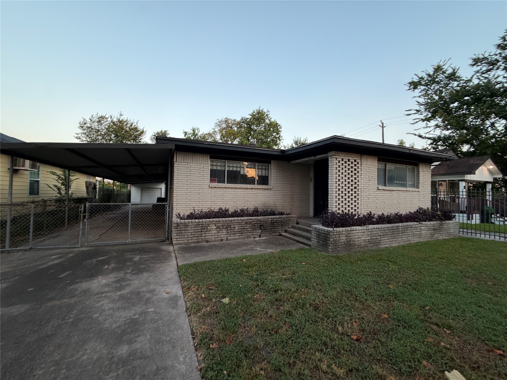 Listing photo 1