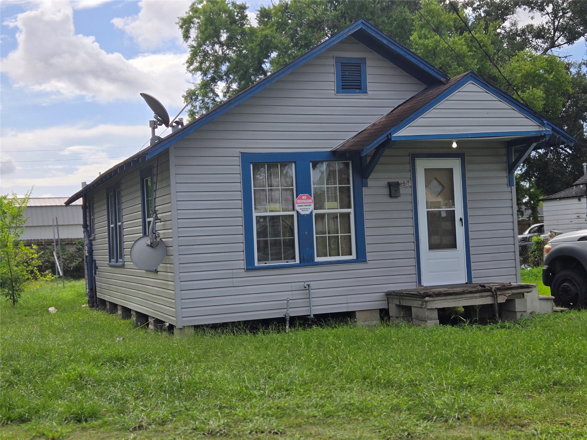 Listing photo 2