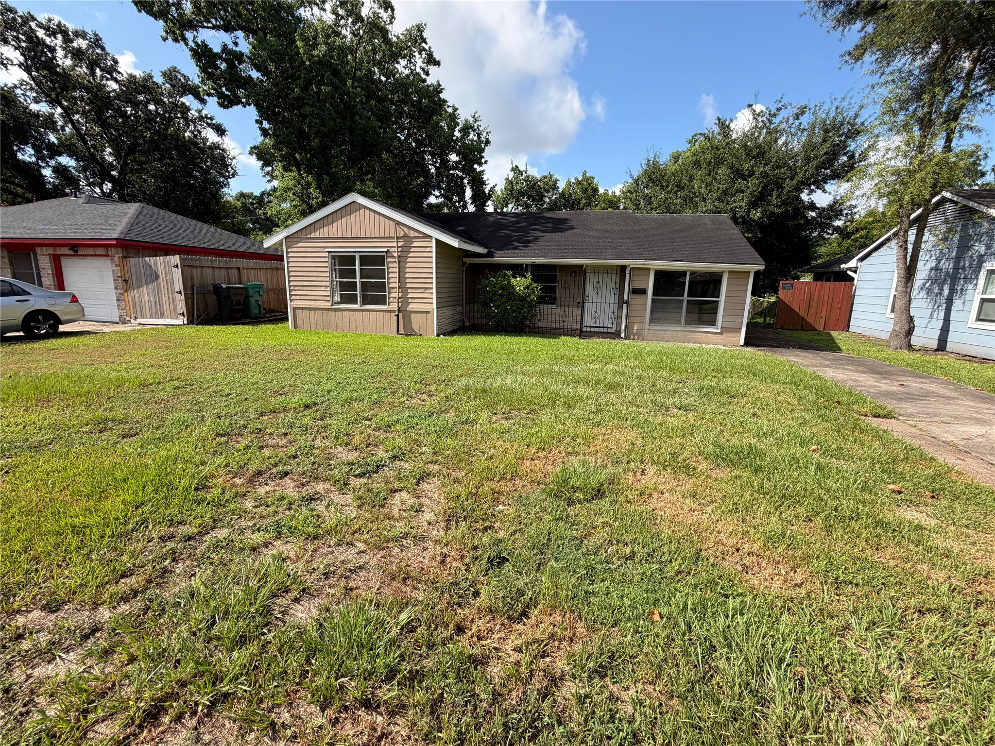Listing photo 1