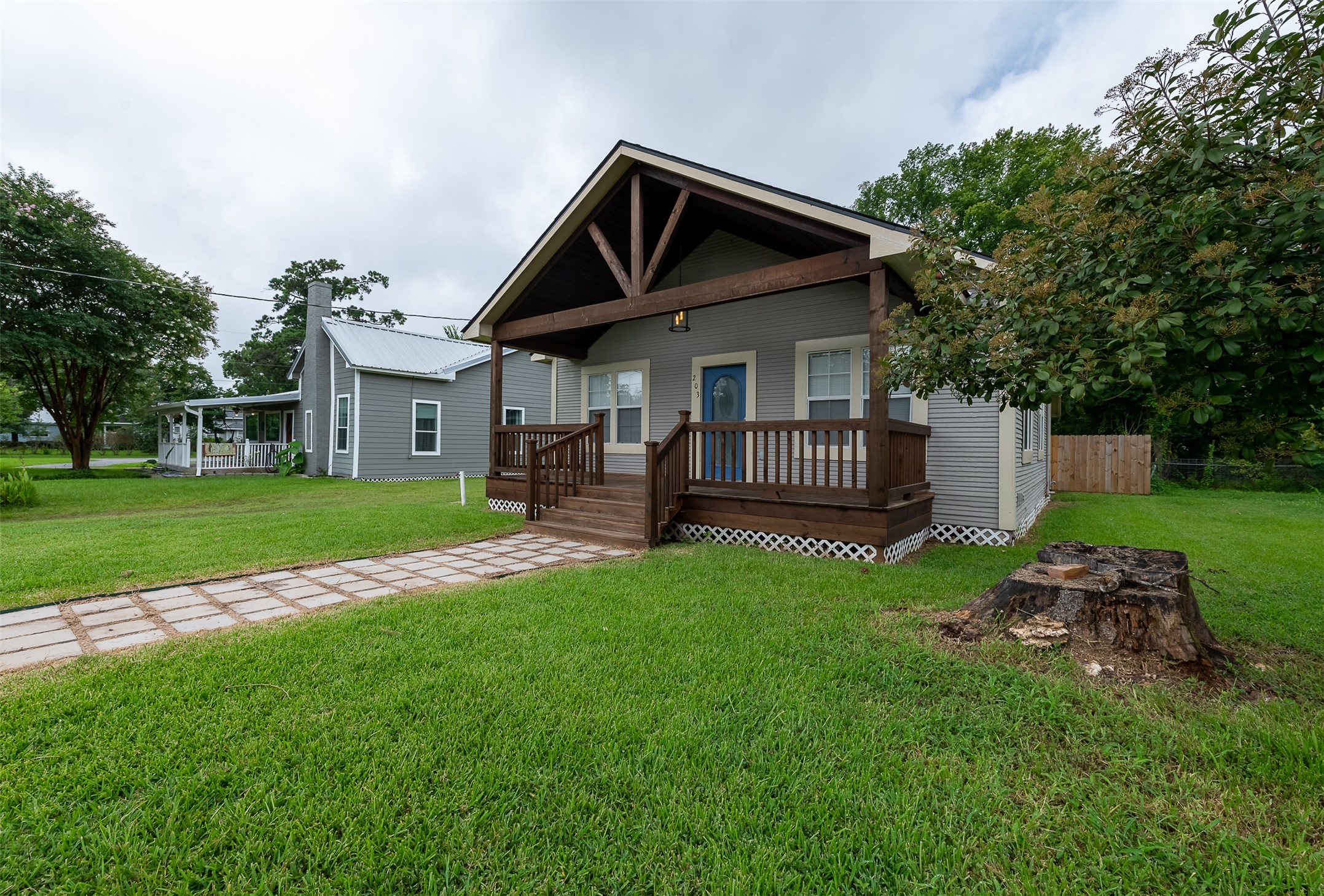 Listing photo 1