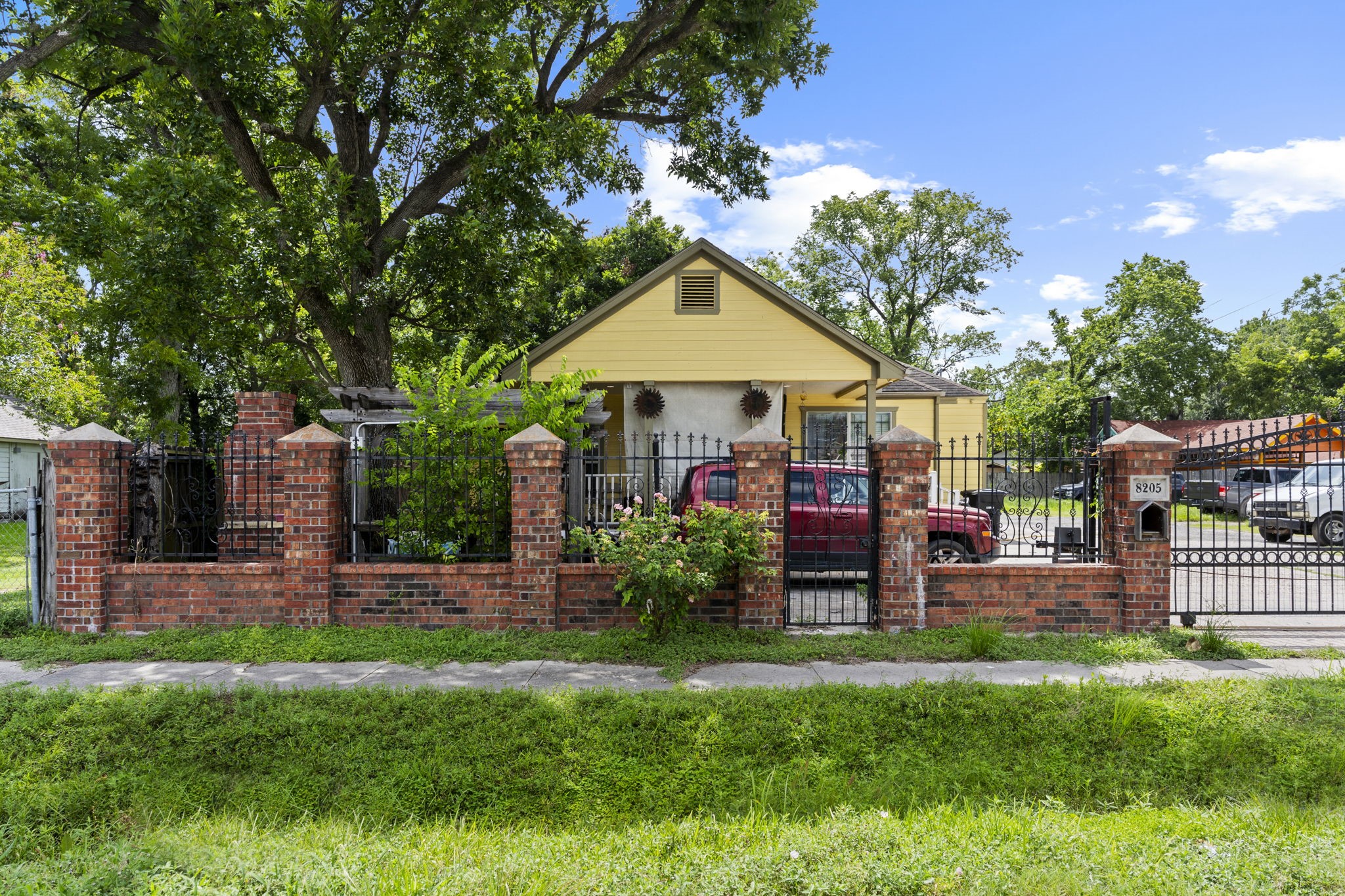 Listing photo 1