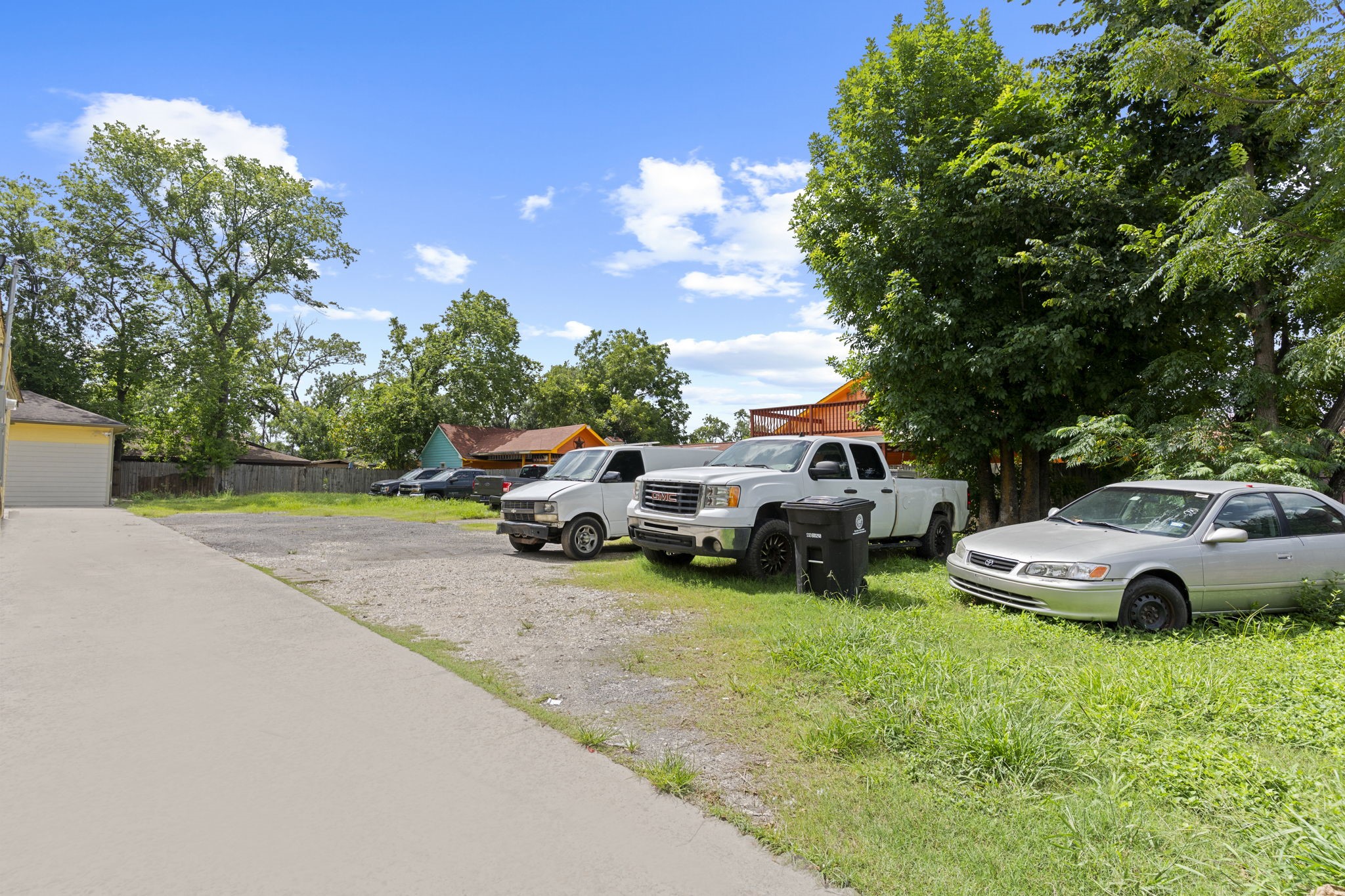 Listing photo 3
