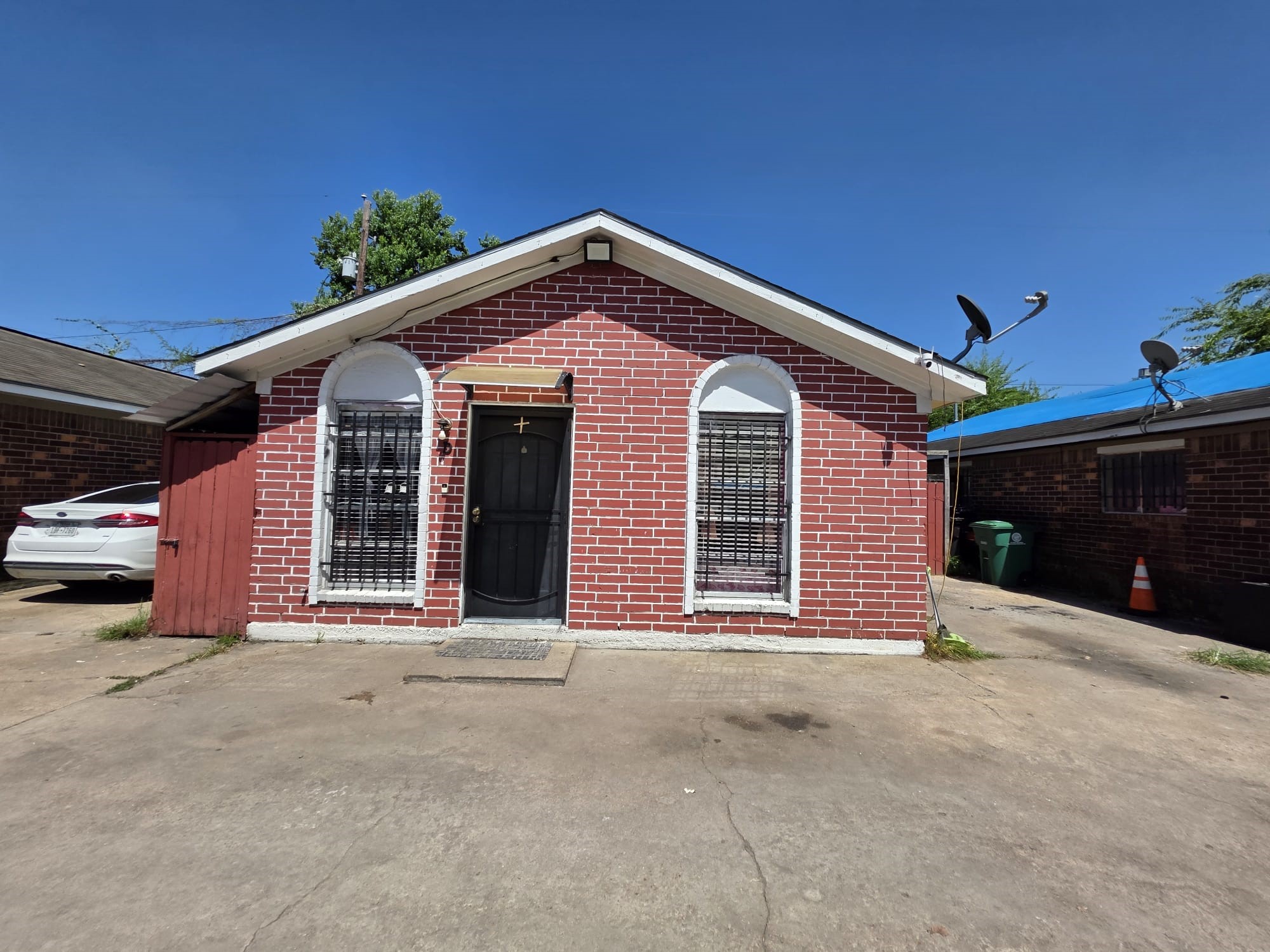Listing photo 1