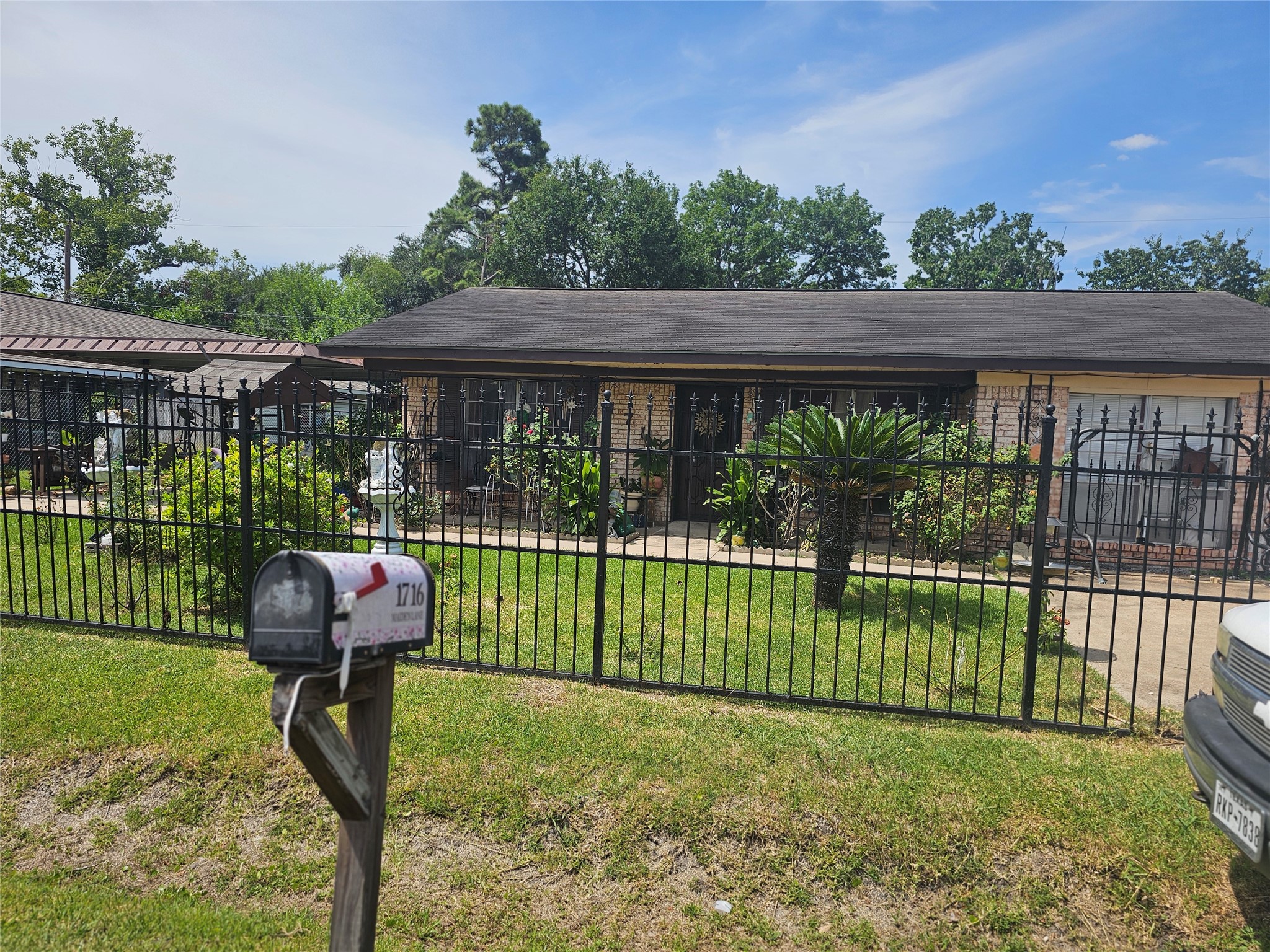 Listing photo 3