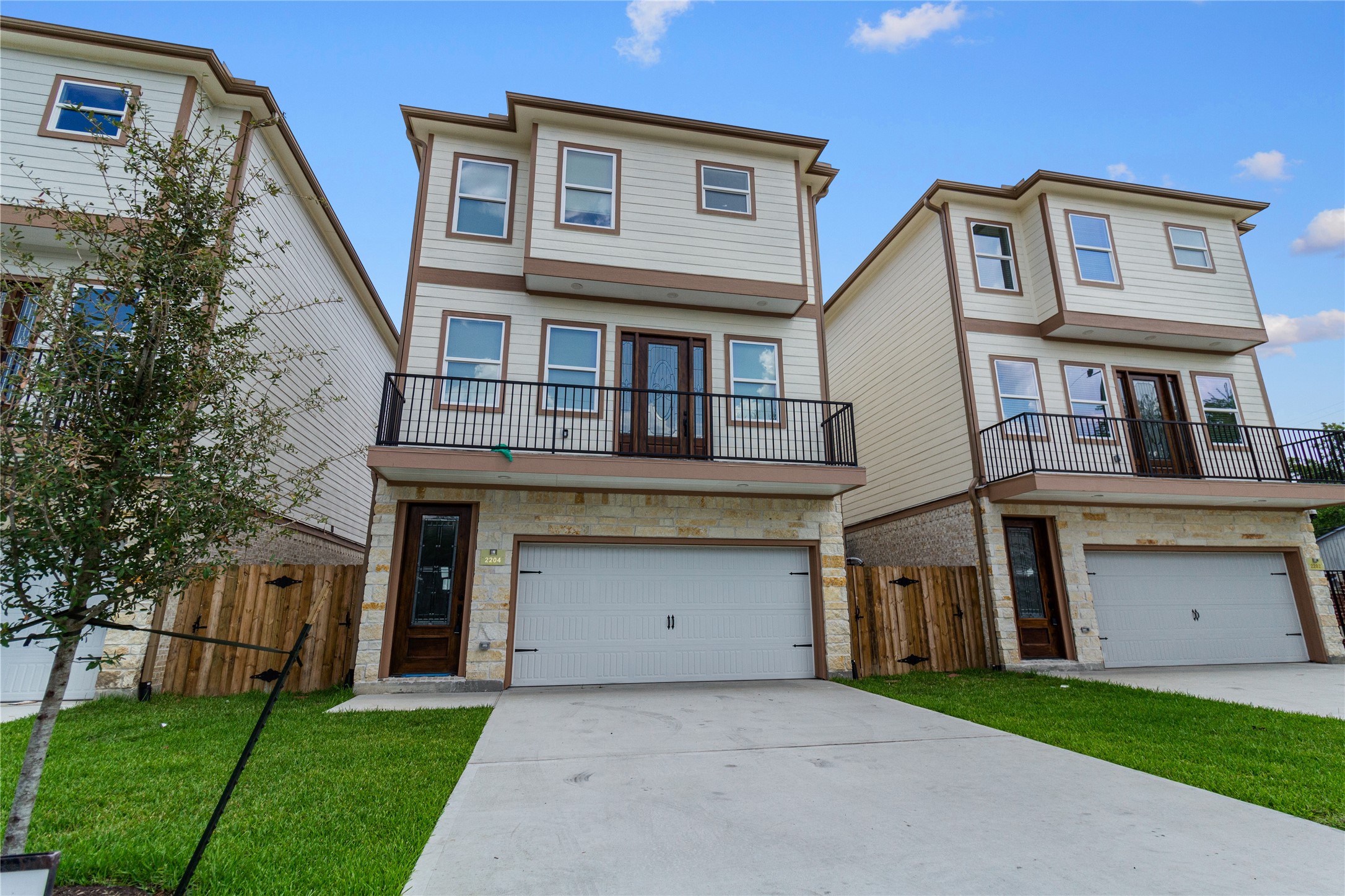 Listing photo 1