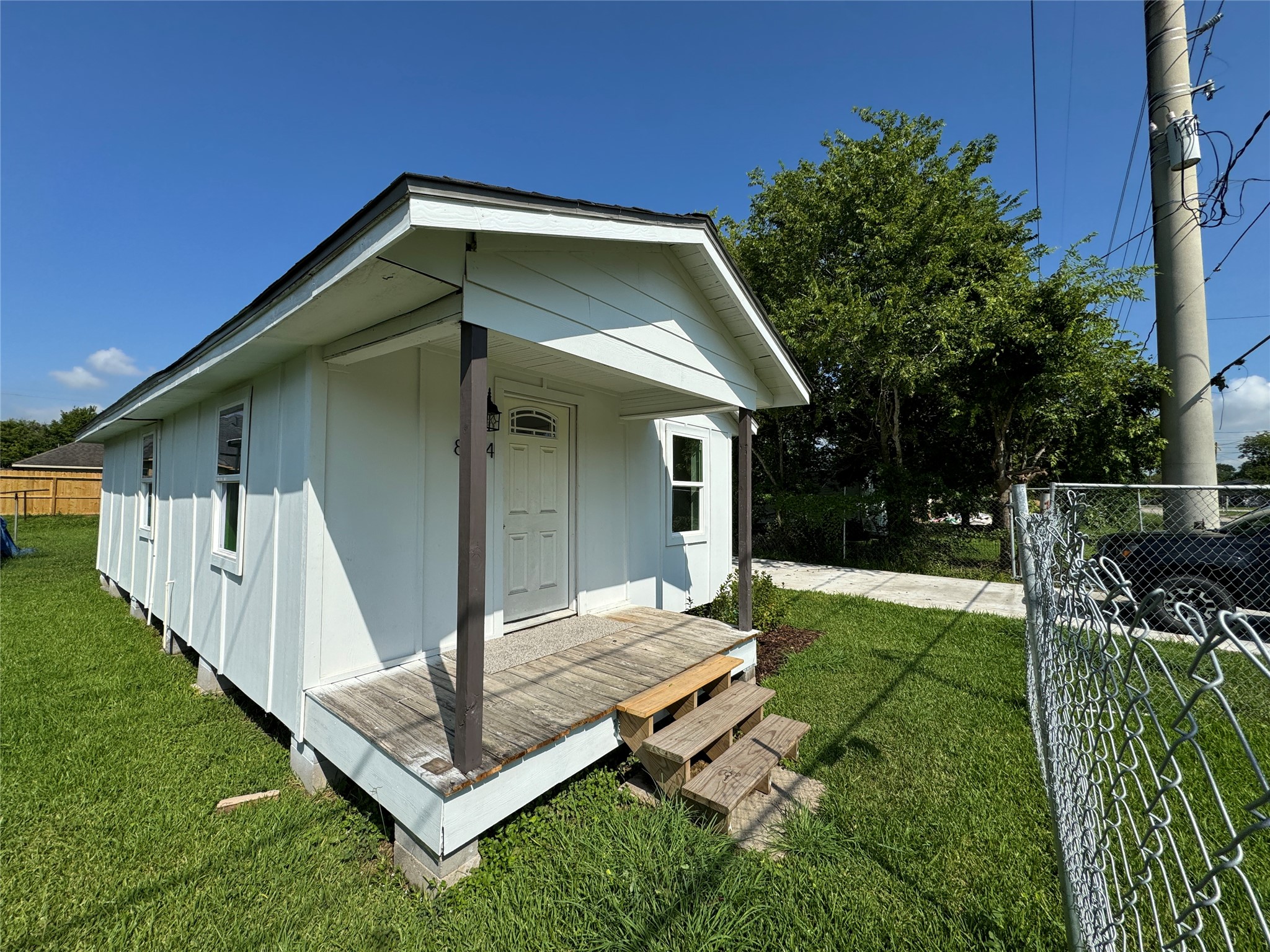 Listing photo 2