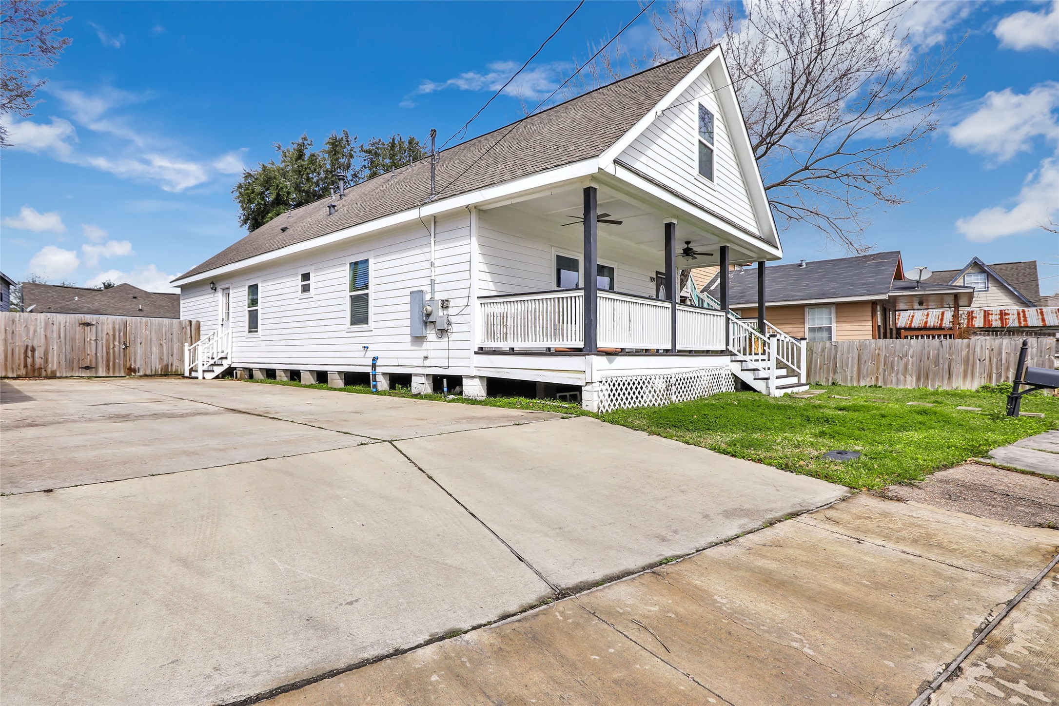 Listing photo 2